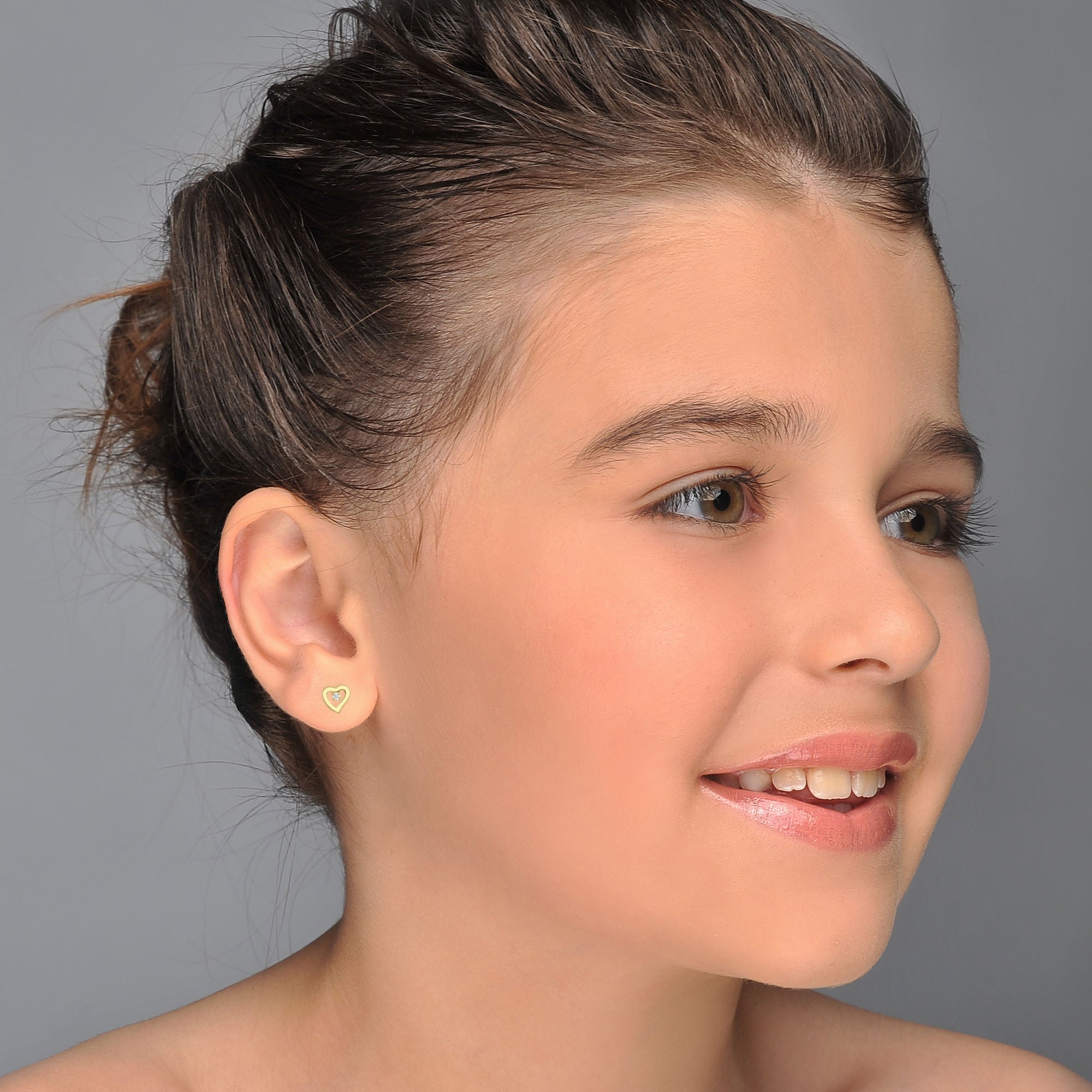 עגילים צמודים מזהב צהוב 14 קראט - לב פיוטי עגילים צמודים מזהב צהוב 14 קראט - לב פיוטי