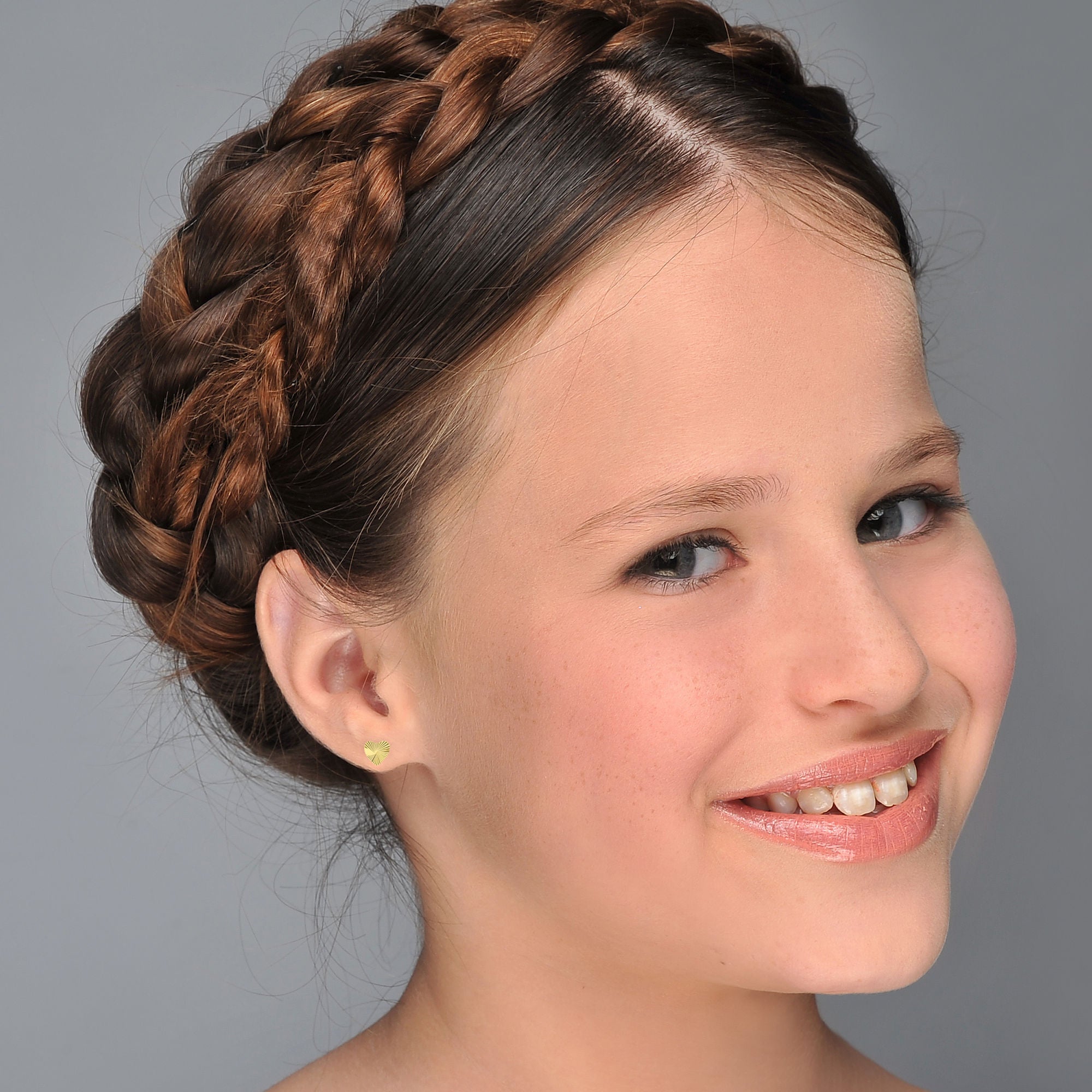 עגילים צמודים מזהב צהוב 14 קראט - לב משמעותי - קטן עגילים צמודים מזהב צהוב 14 קראט - לב משמעותי - קטן