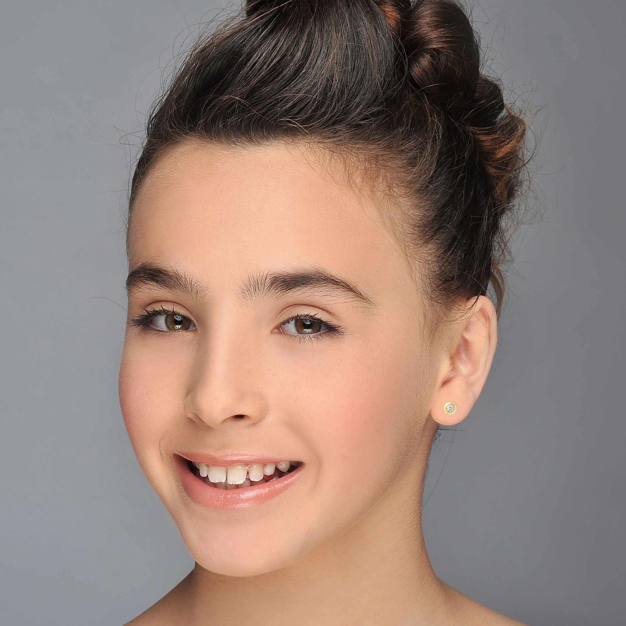 עגילים צמודים מזהב צהוב 14 קראט - עיגול קטיה עגילים צמודים מזהב צהוב 14 קראט - עיגול קטיה