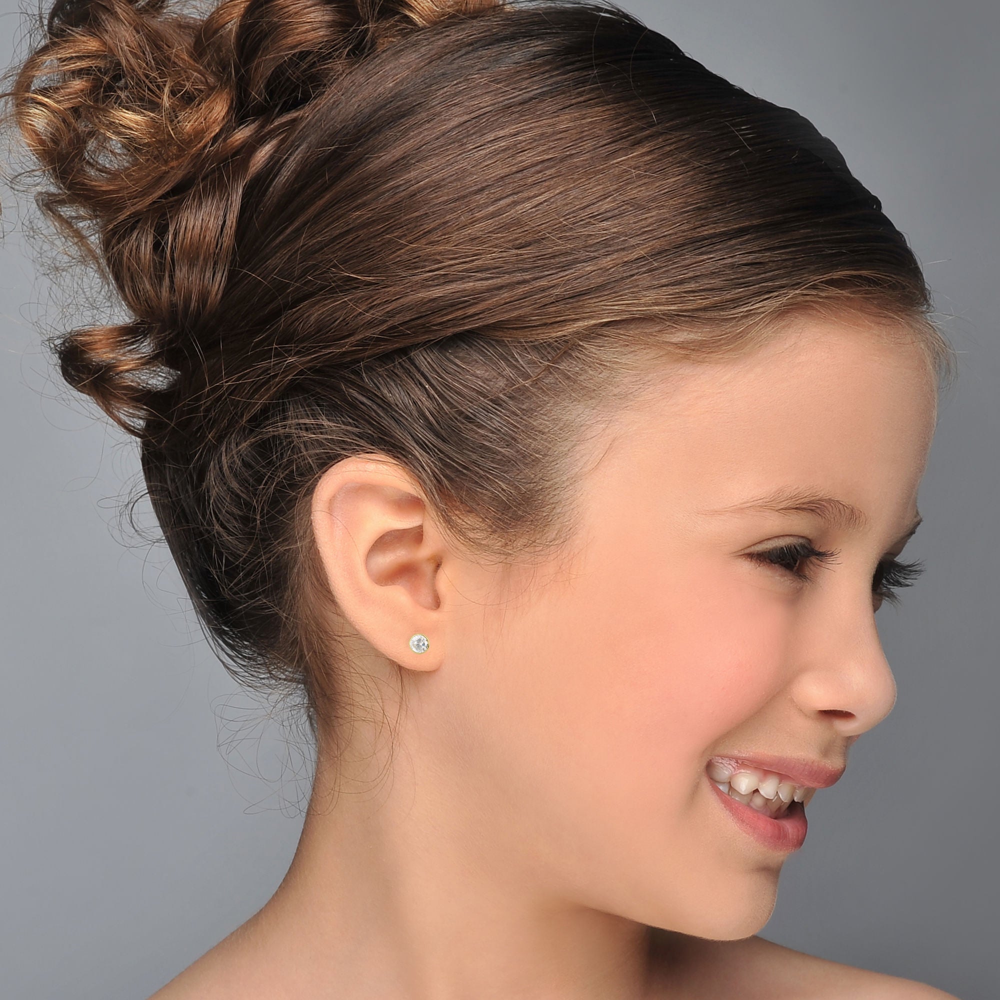 עגילים צמודים מזהב צהוב 14 קראט - עיגול מוניקה - קטן עגילים צמודים מזהב צהוב 14 קראט - עיגול מוניקה - קטן