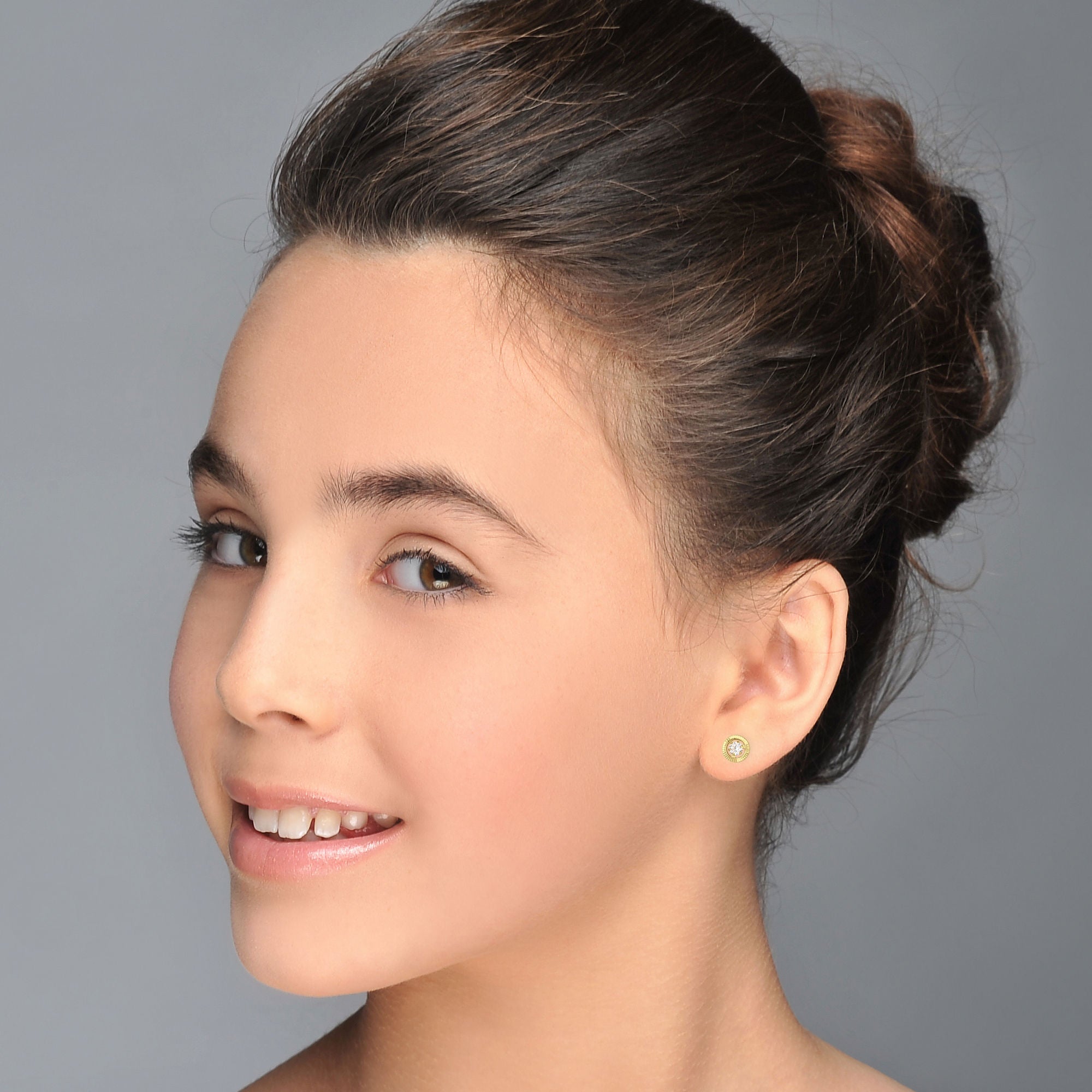 עגילים צמודים מזהב צהוב 14 קראט - עיגול קריסטל - קטן עגילים צמודים מזהב צהוב 14 קראט - עיגול קריסטל - קטן