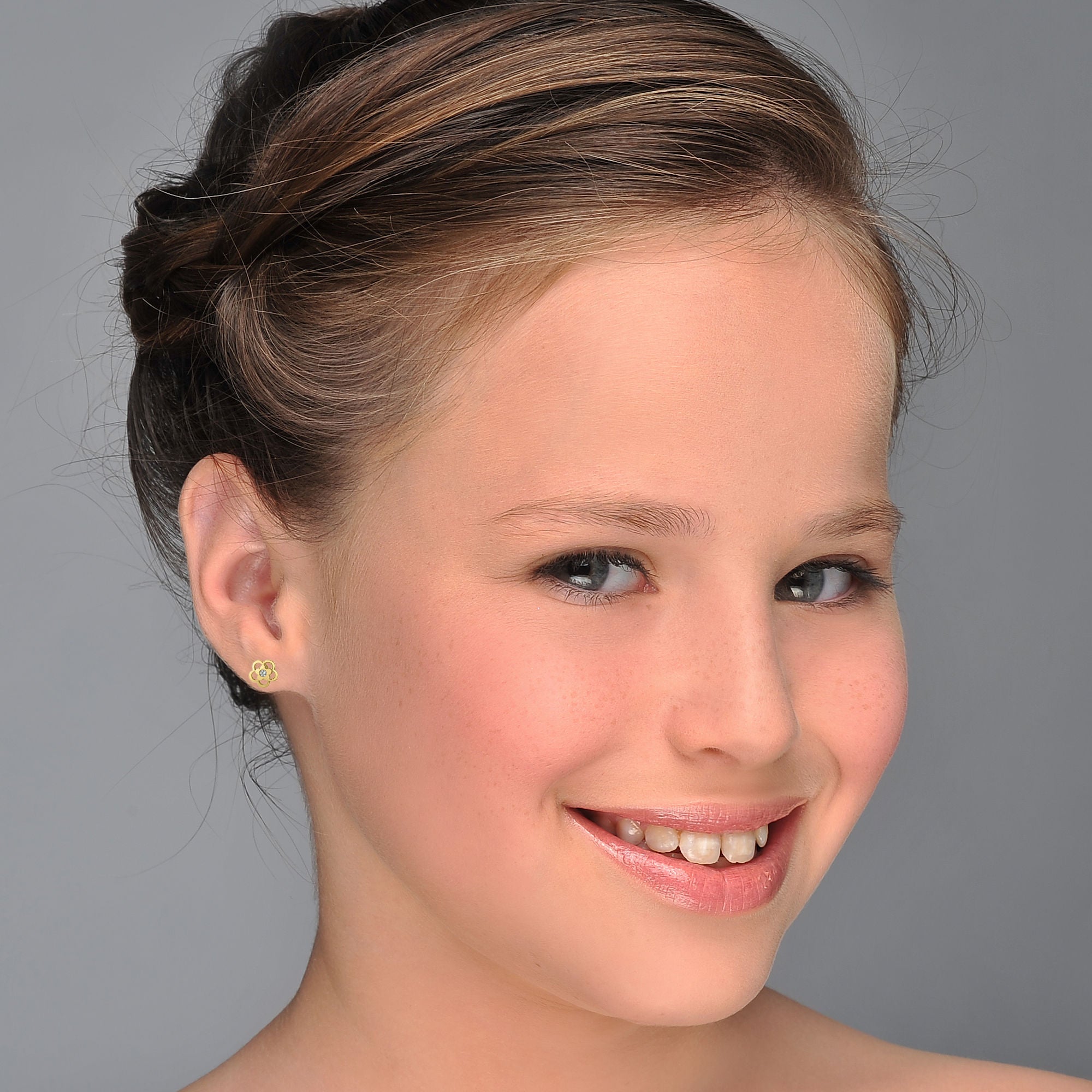 עגילים צמודים מזהב צהוב 14 קראט - פרח אנט עגילים צמודים מזהב צהוב 14 קראט - פרח אנט