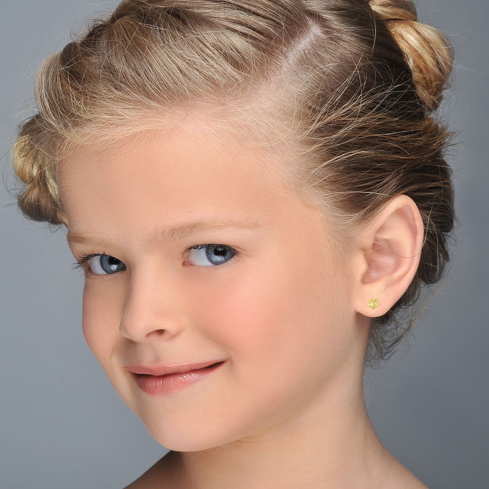 עגילים צמודים מזהב צהוב 14 קראט - פרח ברברה עגילים צמודים מזהב צהוב 14 קראט - פרח ברברה