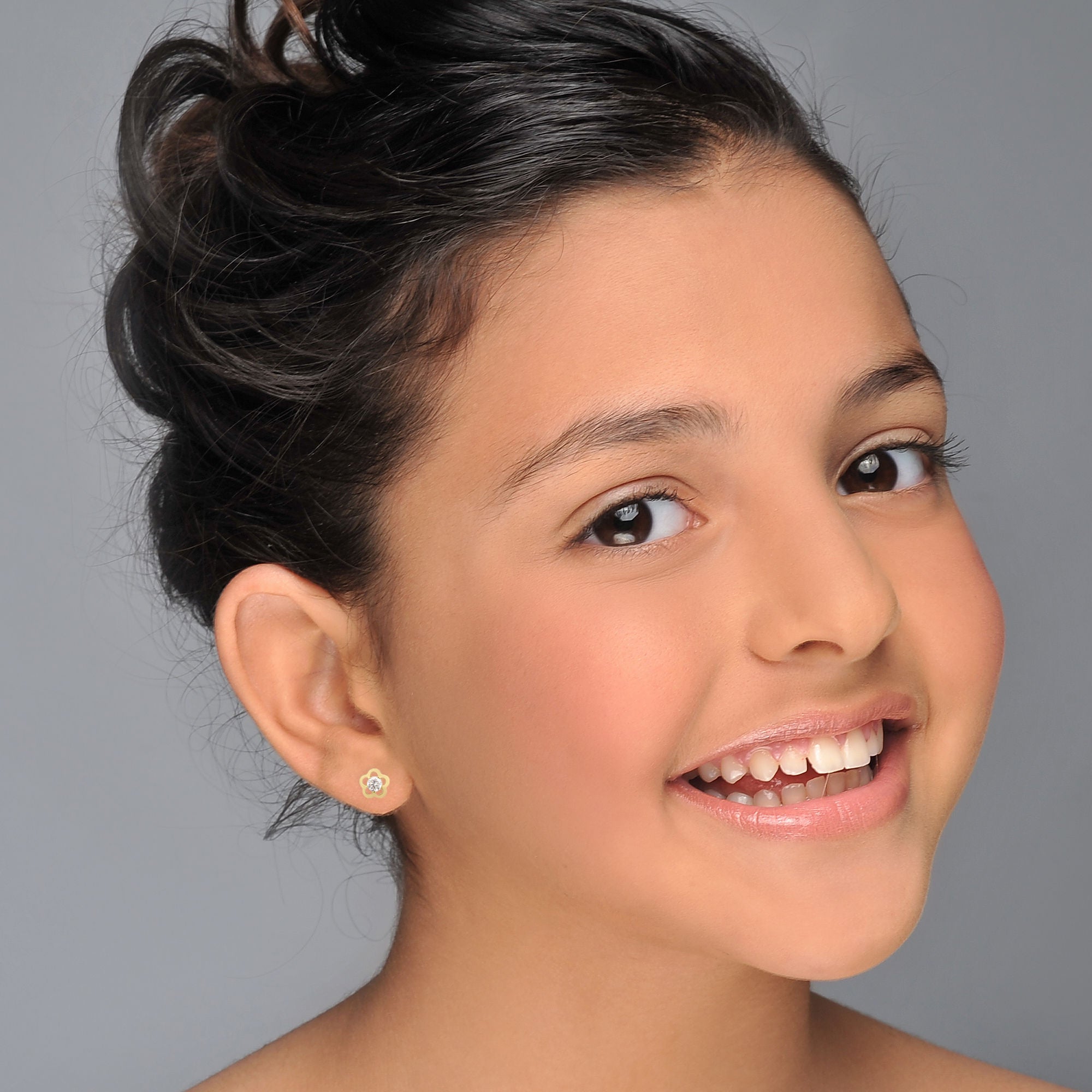 עגילים צמודים מזהב צהוב 14 קראט - פרח יסמין גדול עגילים צמודים מזהב צהוב 14 קראט - פרח יסמין גדול