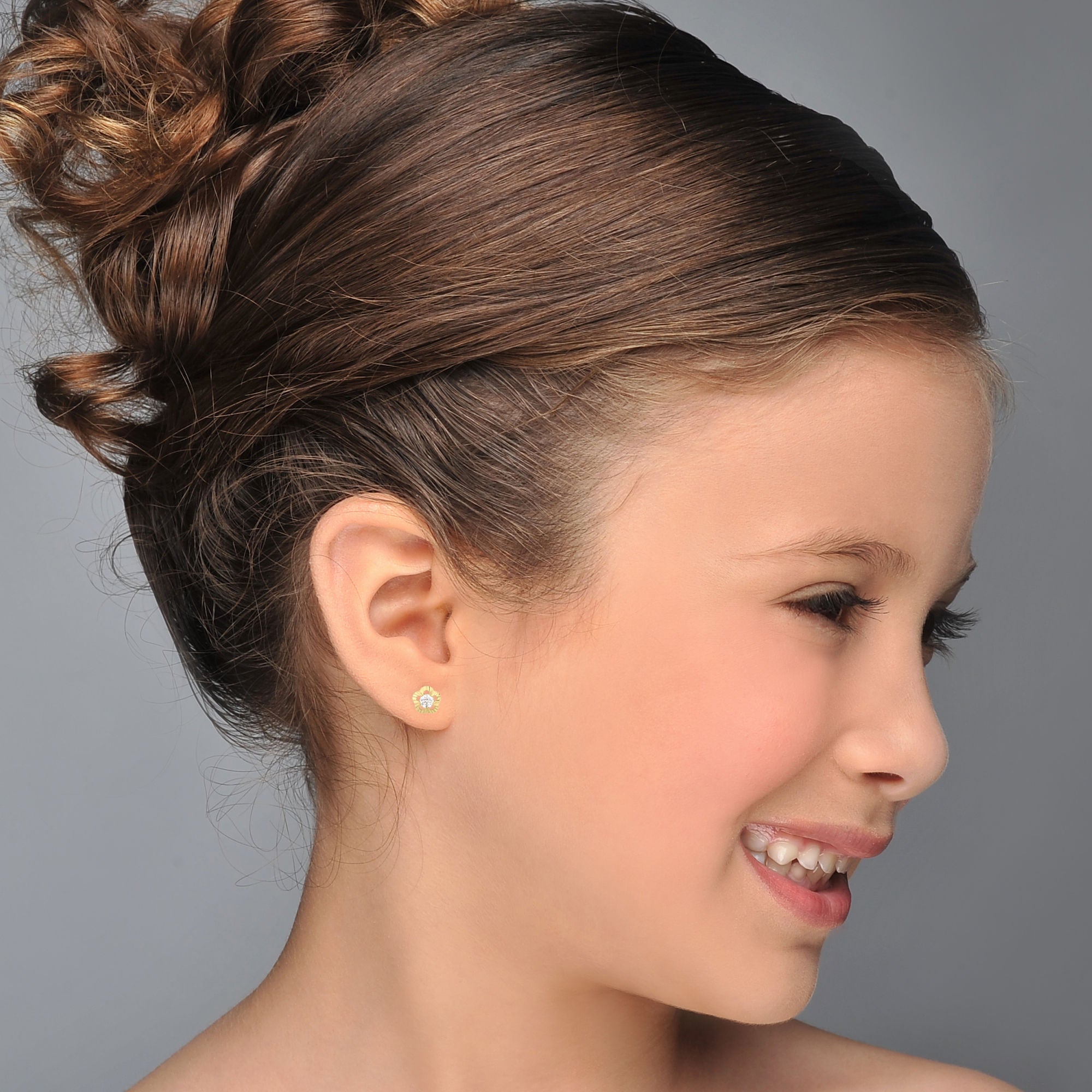 עגילים צמודים מזהב צהוב 14 קראט - פרח אליזבט עגילים צמודים מזהב צהוב 14 קראט - פרח אליזבט