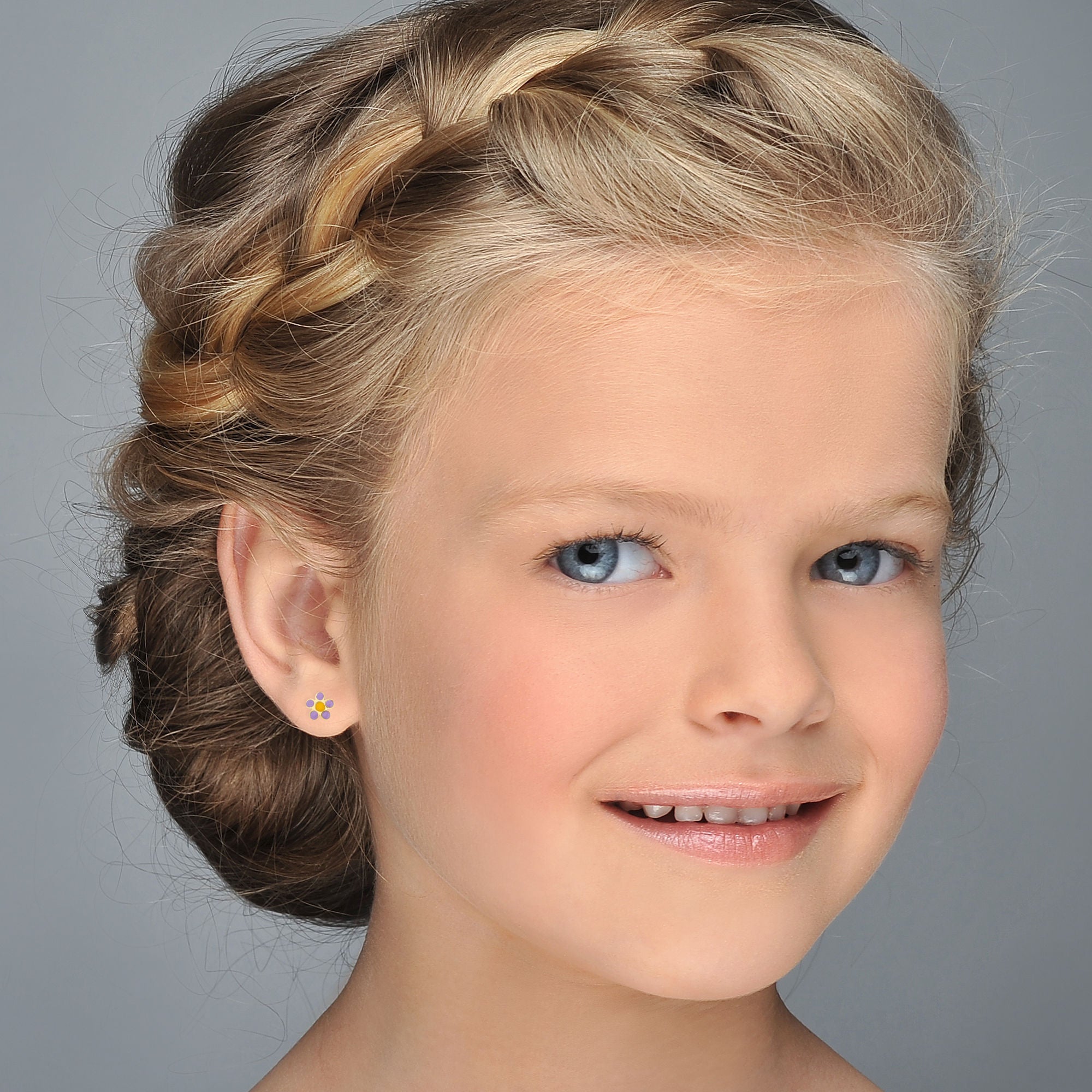 עגילים צמודים מזהב צהוב 14 קראט - פרח איריס עגילים צמודים מזהב צהוב 14 קראט - פרח איריס