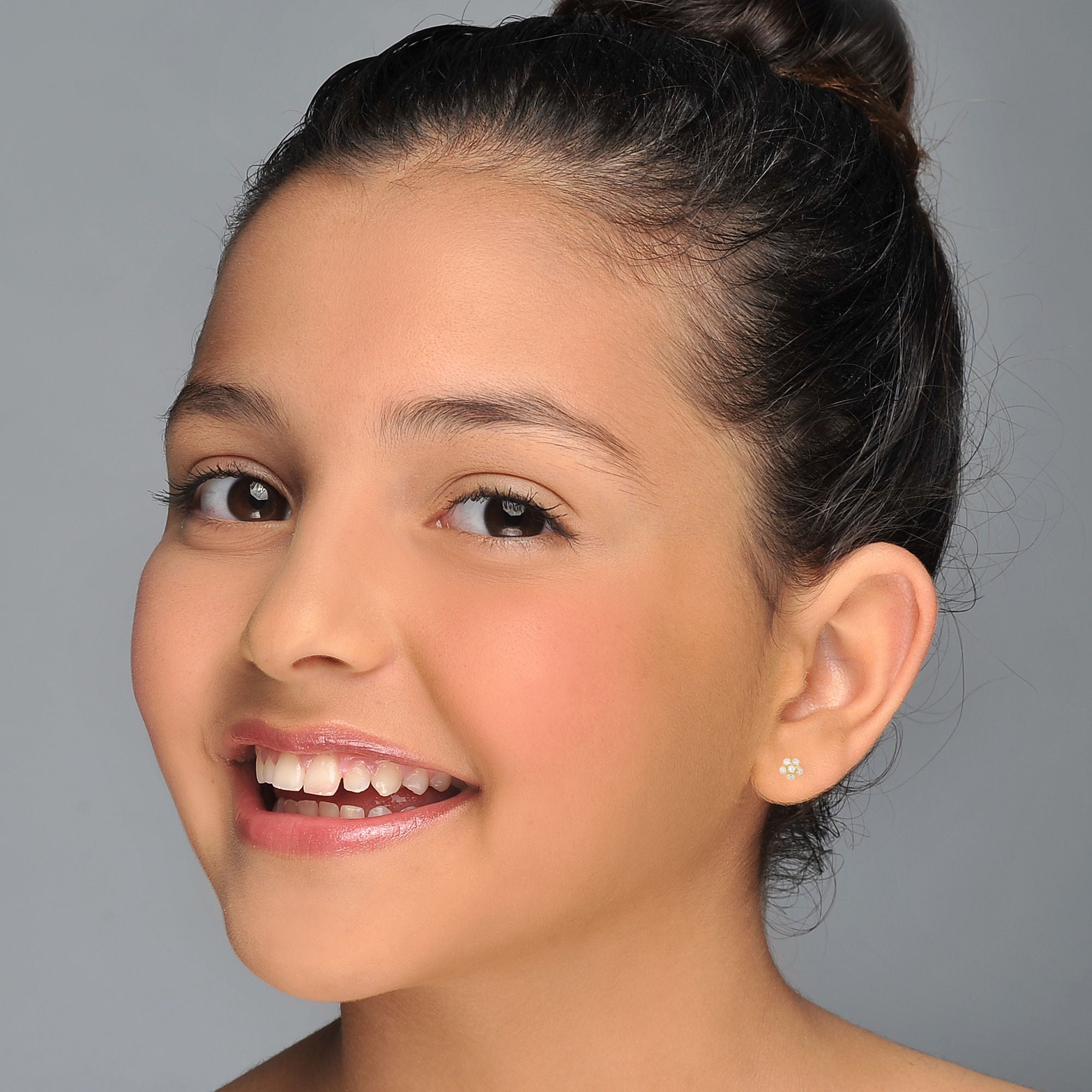 עגילים צמודים מזהב צהוב 14 קראט - פרח מיוחד עגילים צמודים מזהב צהוב 14 קראט - פרח מיוחד