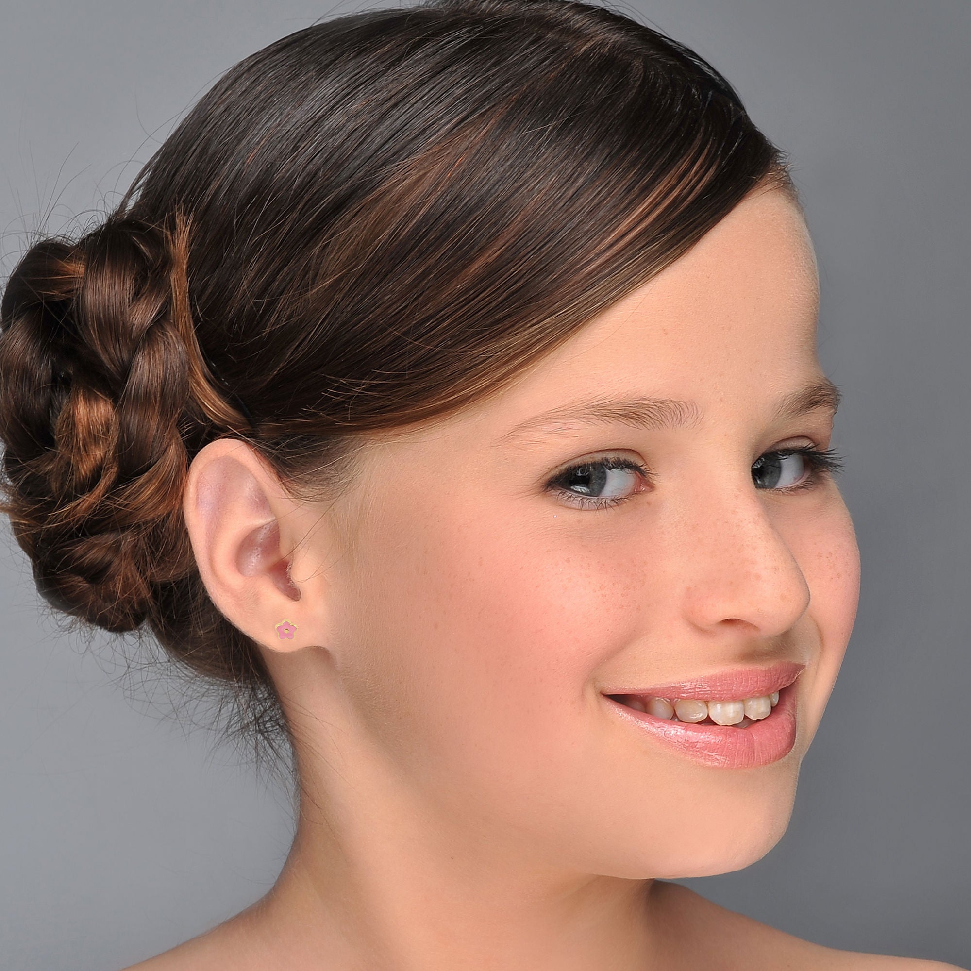 עגילים צמודים מזהב צהוב 14 קראט - פרח לוטם עגילים צמודים מזהב צהוב 14 קראט - פרח לוטם