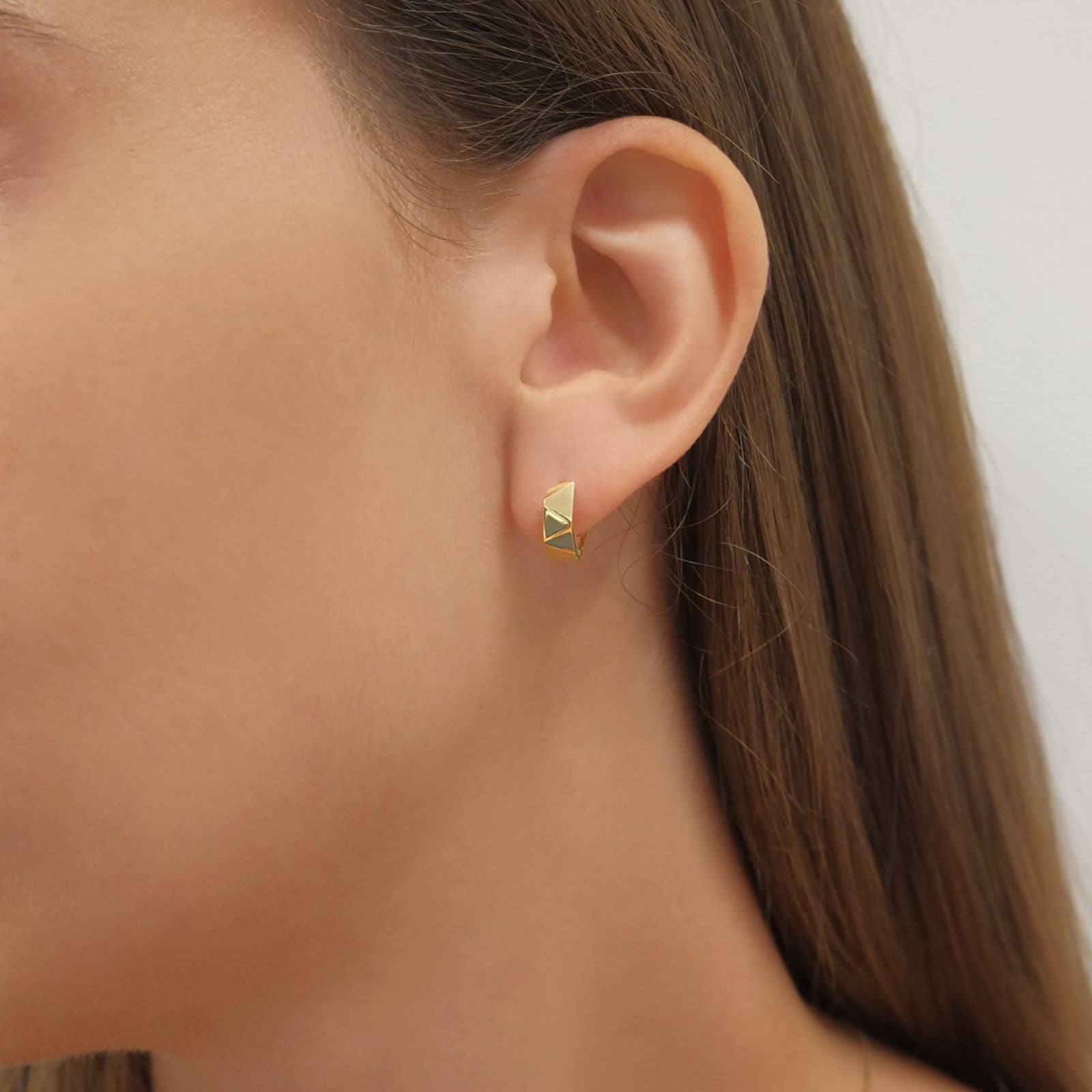 עגילי חישוק מזהב צהוב 14 קראט  - חישוק פריז עגילי חישוק מזהב צהוב 14 קראט  - חישוק פריז