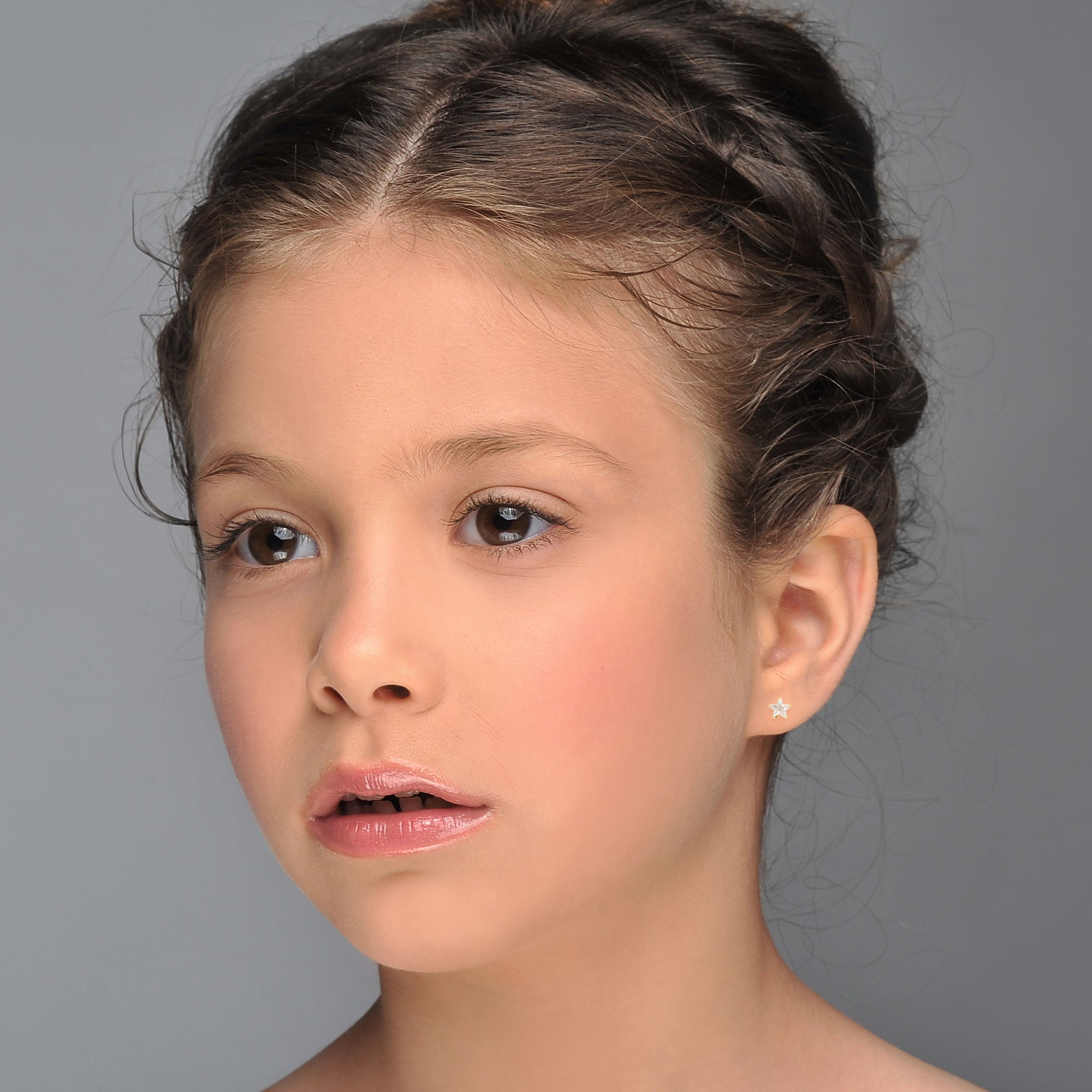 עגילים צמודים מזהב צהוב 14 קראט - כוכב הצפון - קטן עגילים צמודים מזהב צהוב 14 קראט - כוכב הצפון - קטן