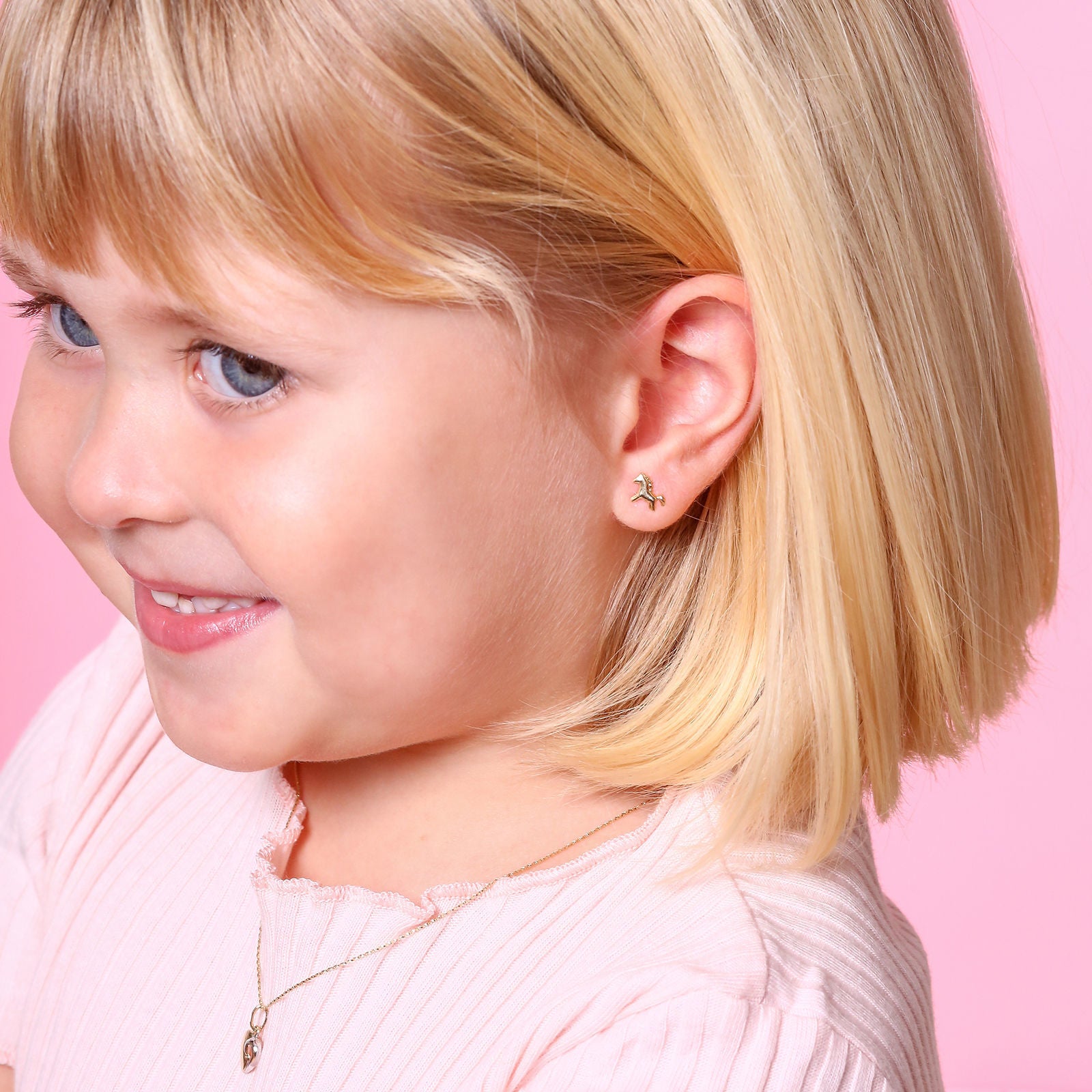 עגילים צמודים מזהב צהוב 14 קראט - סוס פוני עגילים צמודים מזהב צהוב 14 קראט - סוס פוני