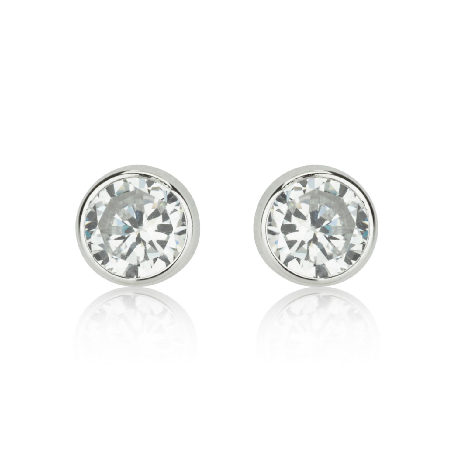 עגילים צמודים מזהב לבן 14 קראט - עיגול קסם לבן עגילים צמודים מזהב לבן 14 קראט - עיגול קסם לבן