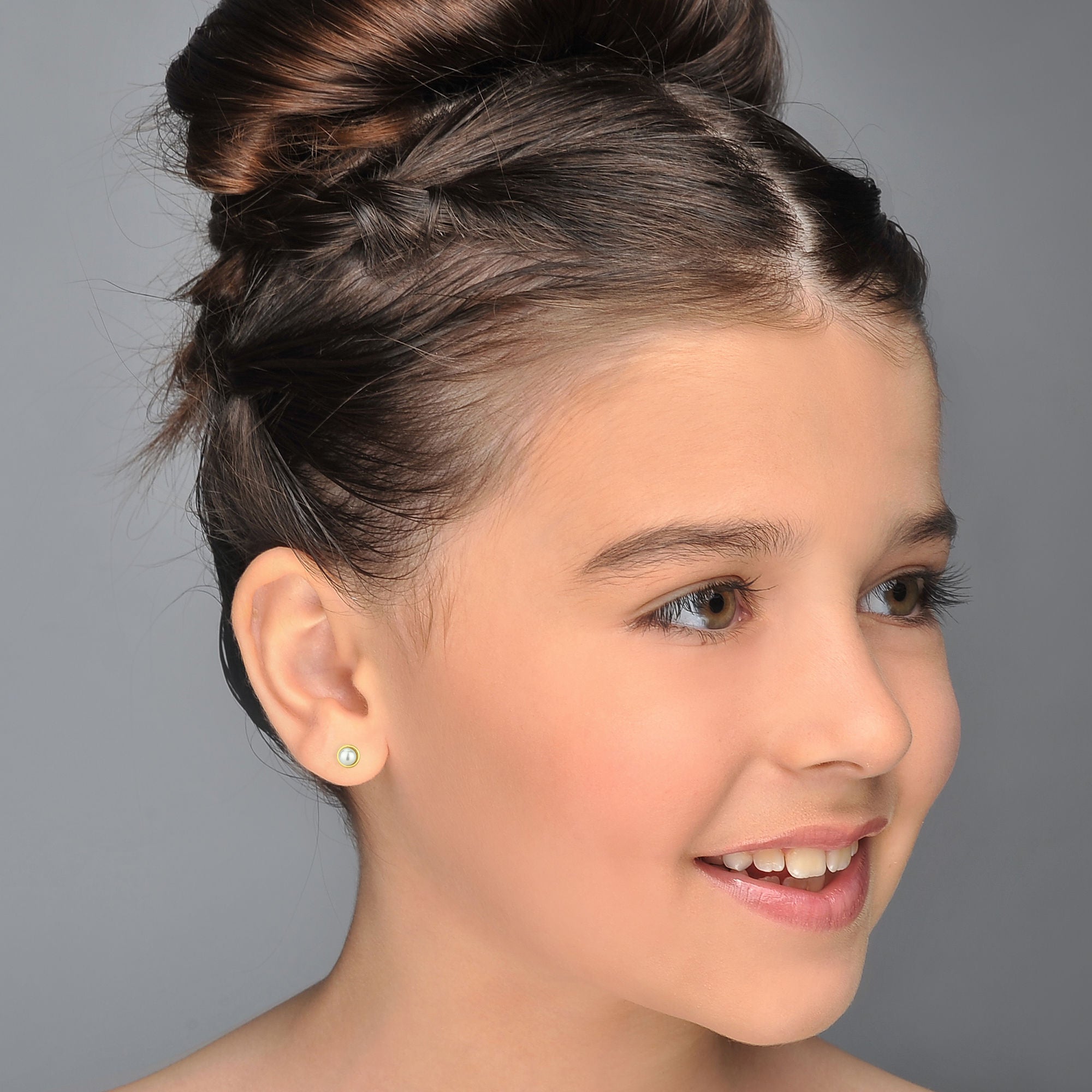 עגילים צמודים מזהב צהוב 14 קראט - פנינה חיבוק הזהב - קטן עגילים צמודים מזהב צהוב 14 קראט - פנינה חיבוק הזהב - קטן