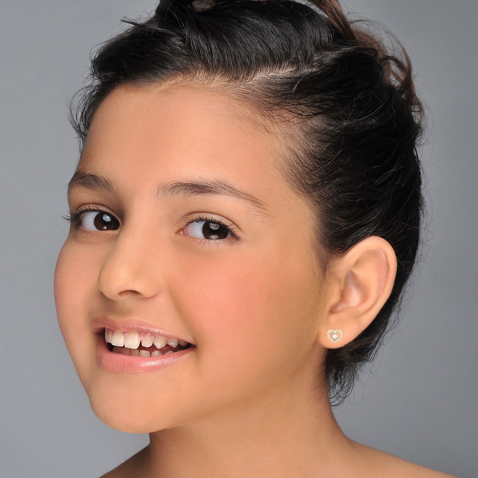 עגילים צמודים מזהב צהוב 14 קראט - פנינה מרלין עגילים צמודים מזהב צהוב 14 קראט - פנינה מרלין