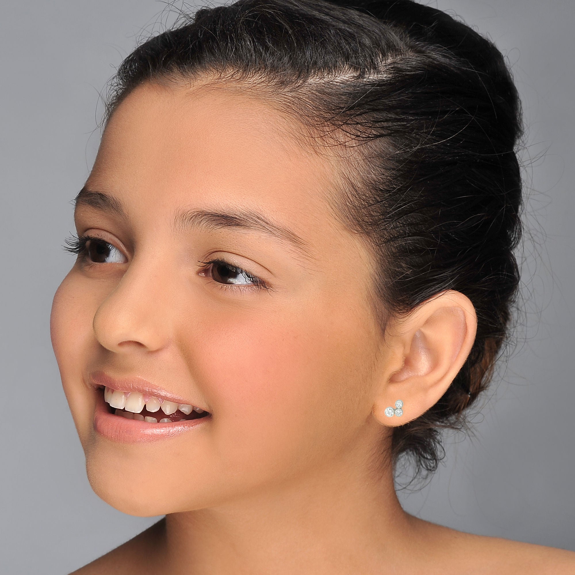 עגילים צמודים מזהב לבן 14 קראט - עיגולים מנצנצים עגילים צמודים מזהב לבן 14 קראט - עיגולים מנצנצים