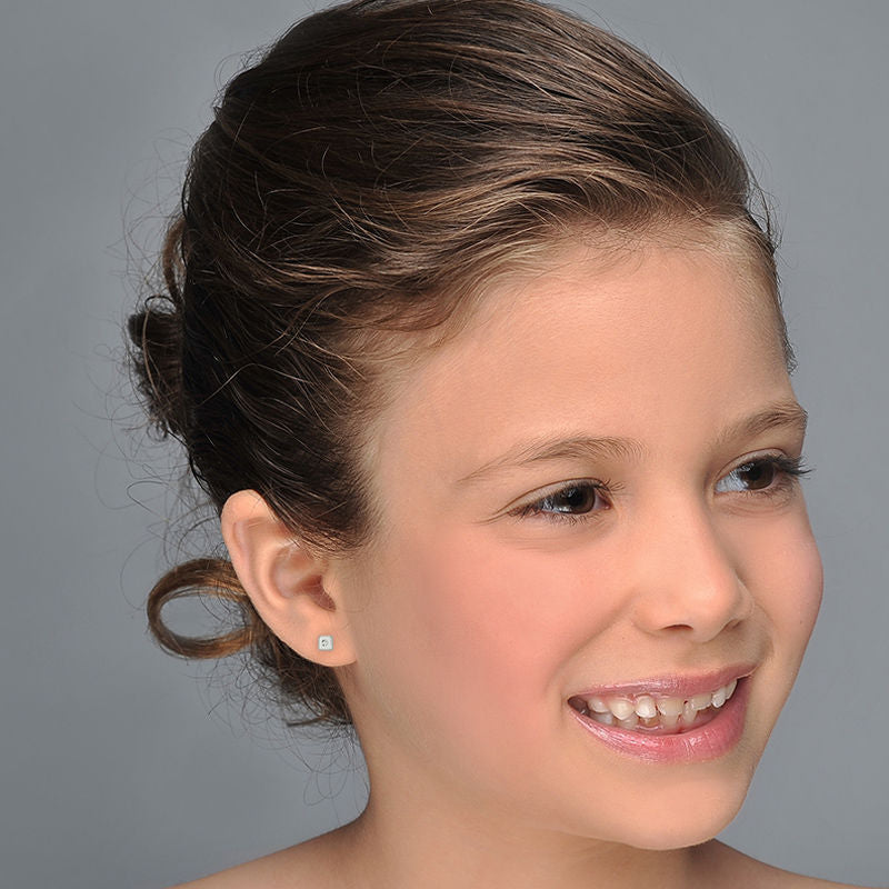 עגילים צמודים מזהב לבן 14 קראט - ריבוע מנצנץ עגילים צמודים מזהב לבן 14 קראט - ריבוע מנצנץ