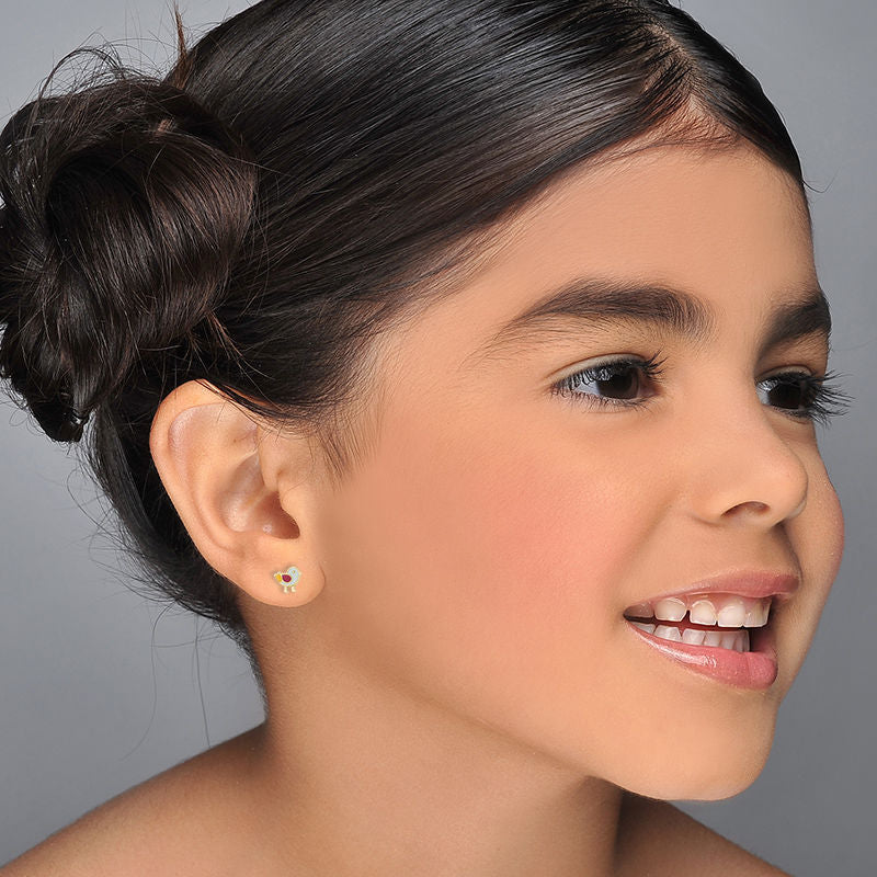 עגילים צמודים מזהב צהוב 14 קראט - אפרוח ססגוני עגילים צמודים מזהב צהוב 14 קראט - אפרוח ססגוני