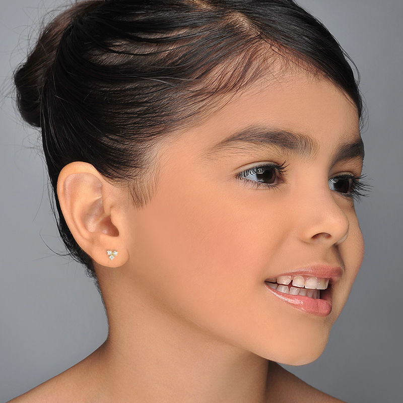 עגילים צמודים מזהב צהוב 14 קראט - ריבועים פירמידה עגילים צמודים מזהב צהוב 14 קראט - ריבועים פירמידה