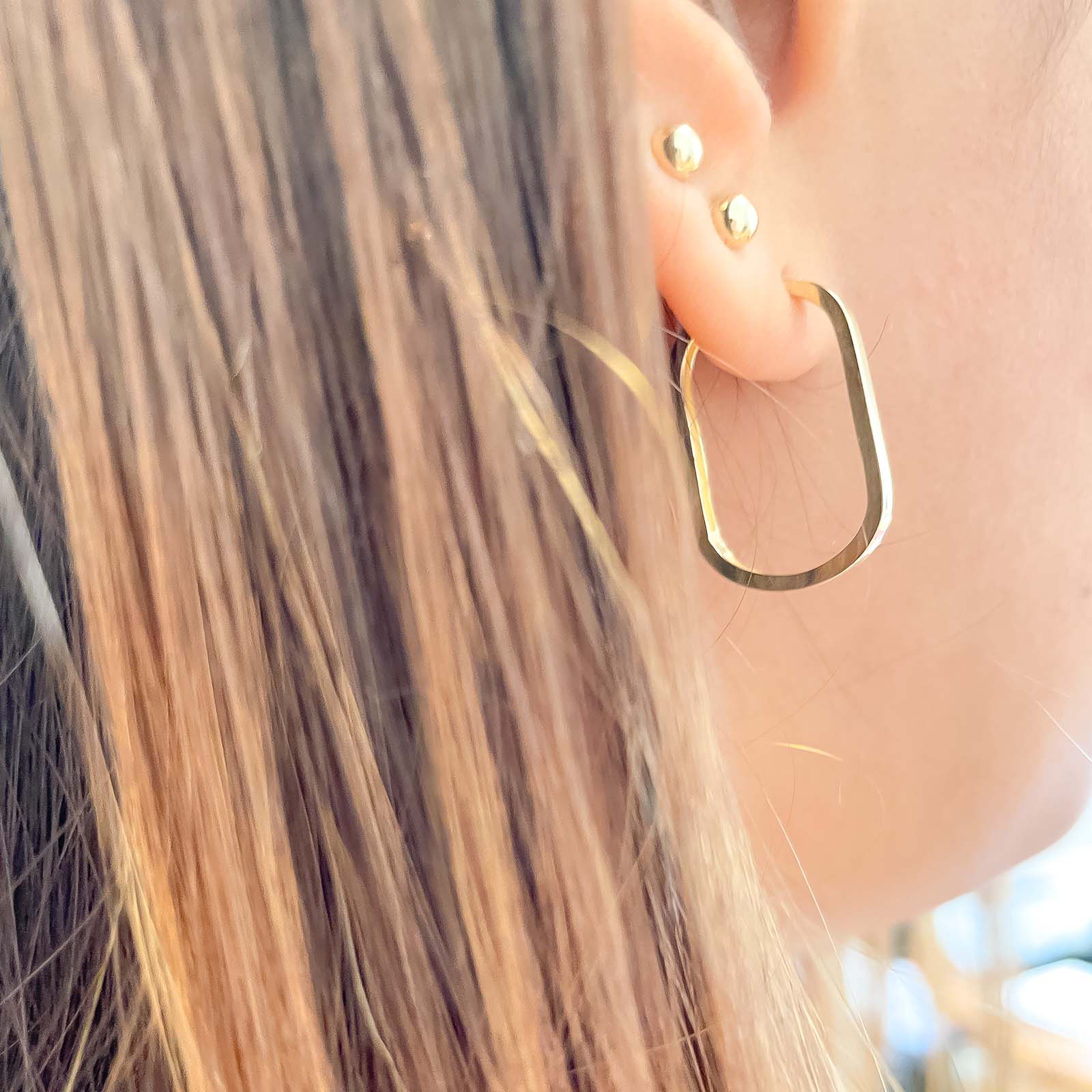 עגילי חישוק מזהב צהוב 14 קראט -  פורטו עגילי חישוק מזהב צהוב 14 קראט -  פורטו