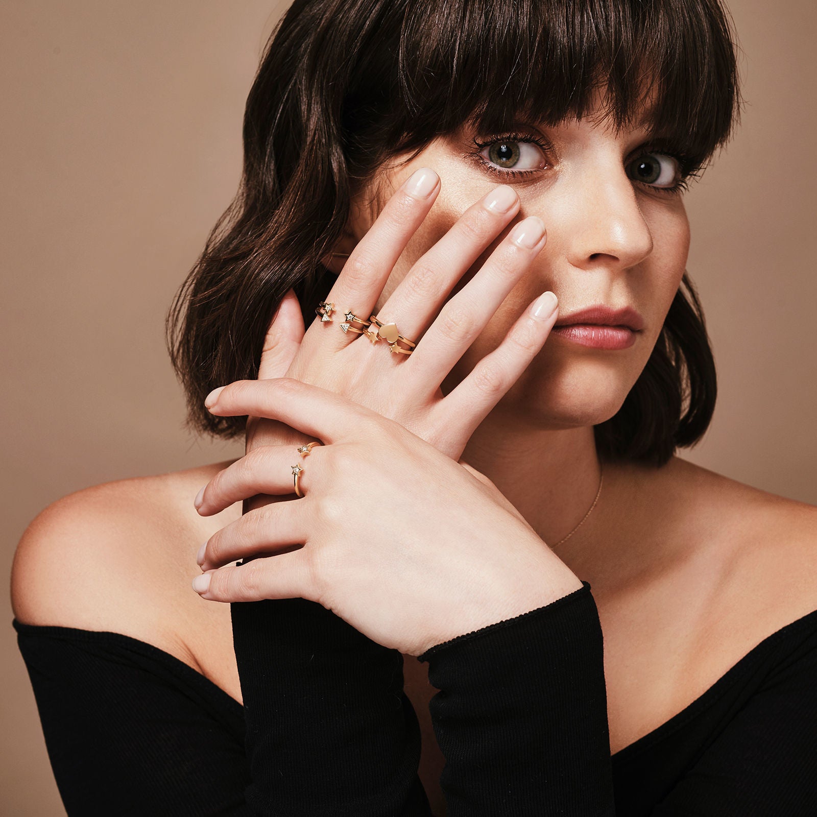 טבעת פתוחה מזהב צהוב 14 קראט - משולשים נוצצים טבעת פתוחה מזהב צהוב 14 קראט - משולשים נוצצים