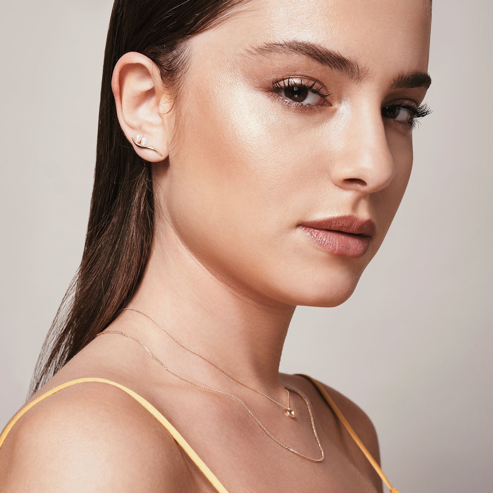 עגילים מטפסים מזהב צהוב 14 קראט - כתר צפוני עגילים מטפסים מזהב צהוב 14 קראט - כתר צפוני