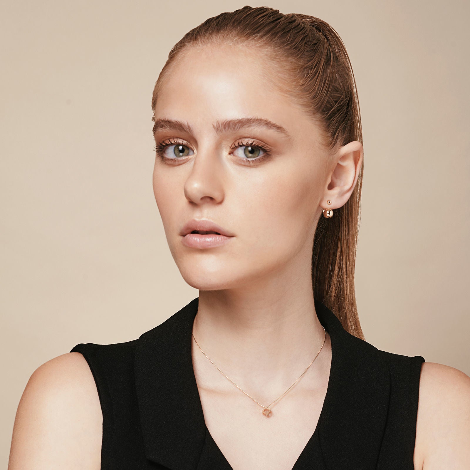 עגילים חובקים מזהב צהוב 14 קראט - ונוס ומארס עגילים חובקים מזהב צהוב 14 קראט - ונוס ומארס