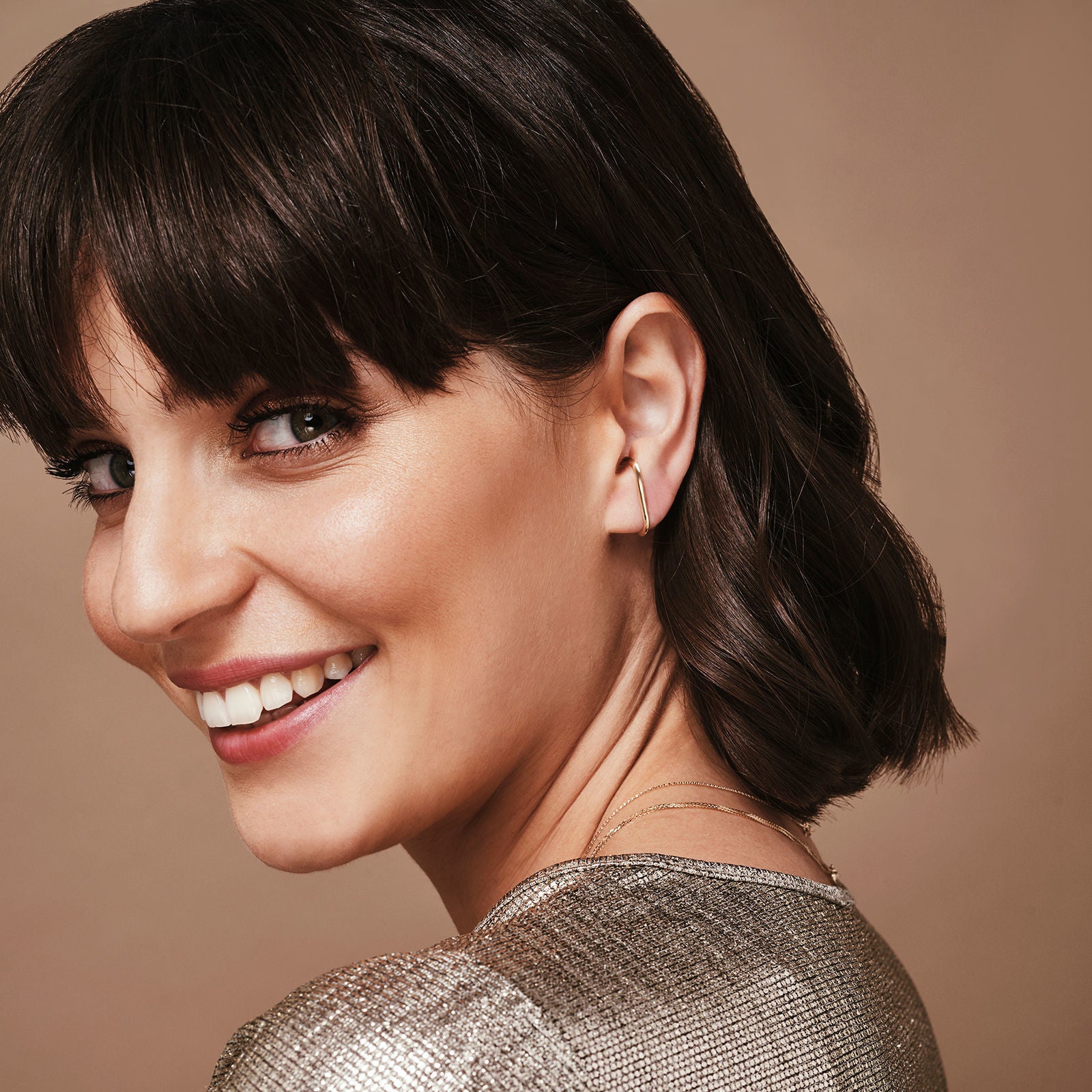 עגילים חובקים מזהב ורוד 14 קראט - טוויסט עגילים חובקים מזהב ורוד 14 קראט - טוויסט