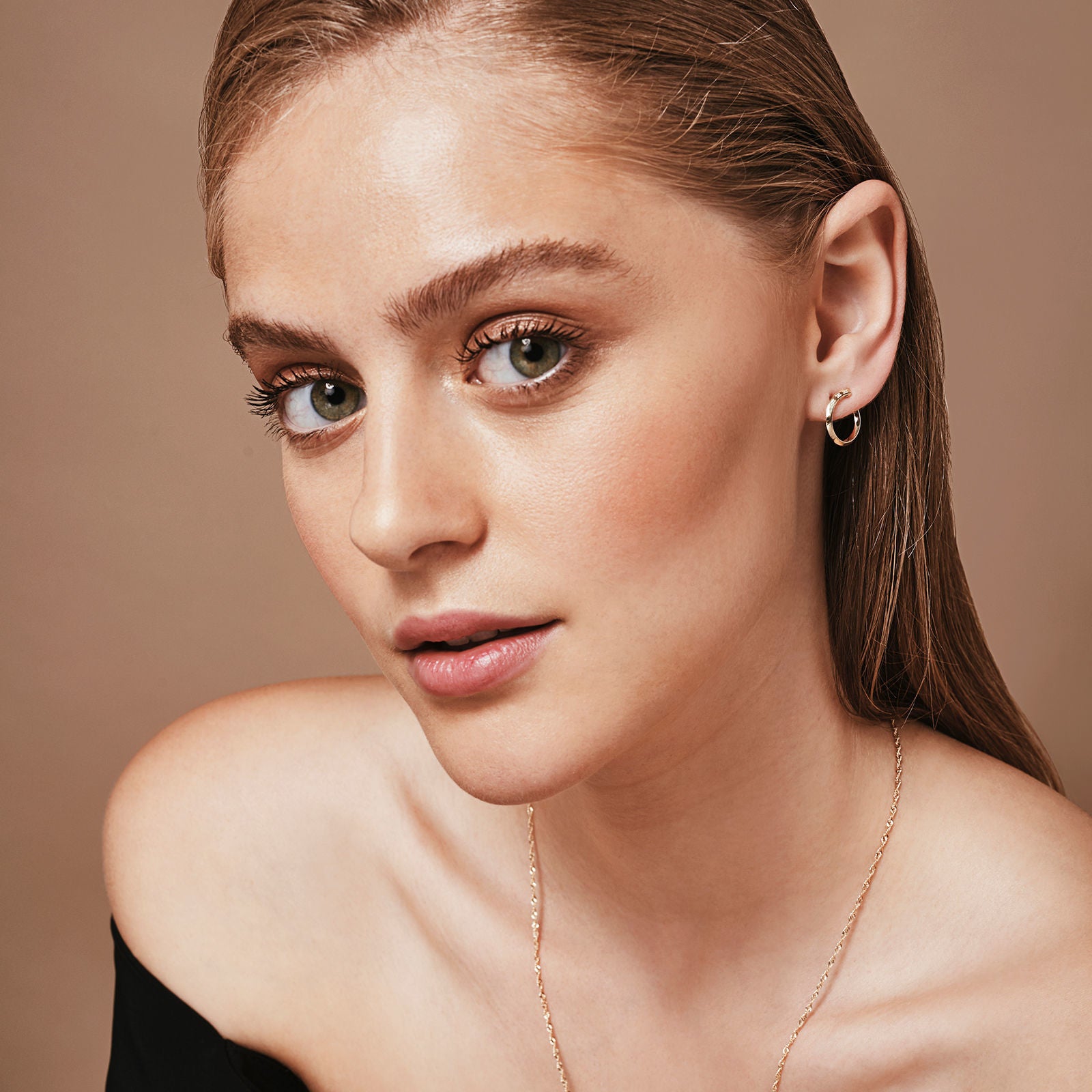 עגילי יהלום צמודים מזהב ורוד 14 קראט - סאנרייז עגילי יהלום צמודים מזהב ורוד 14 קראט - סאנרייז