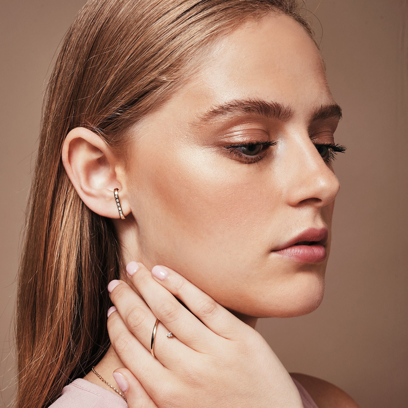 עגילי יהלום חובקים מזהב ורוד 14 קראט - היי-פייב עגילי יהלום חובקים מזהב ורוד 14 קראט - היי-פייב