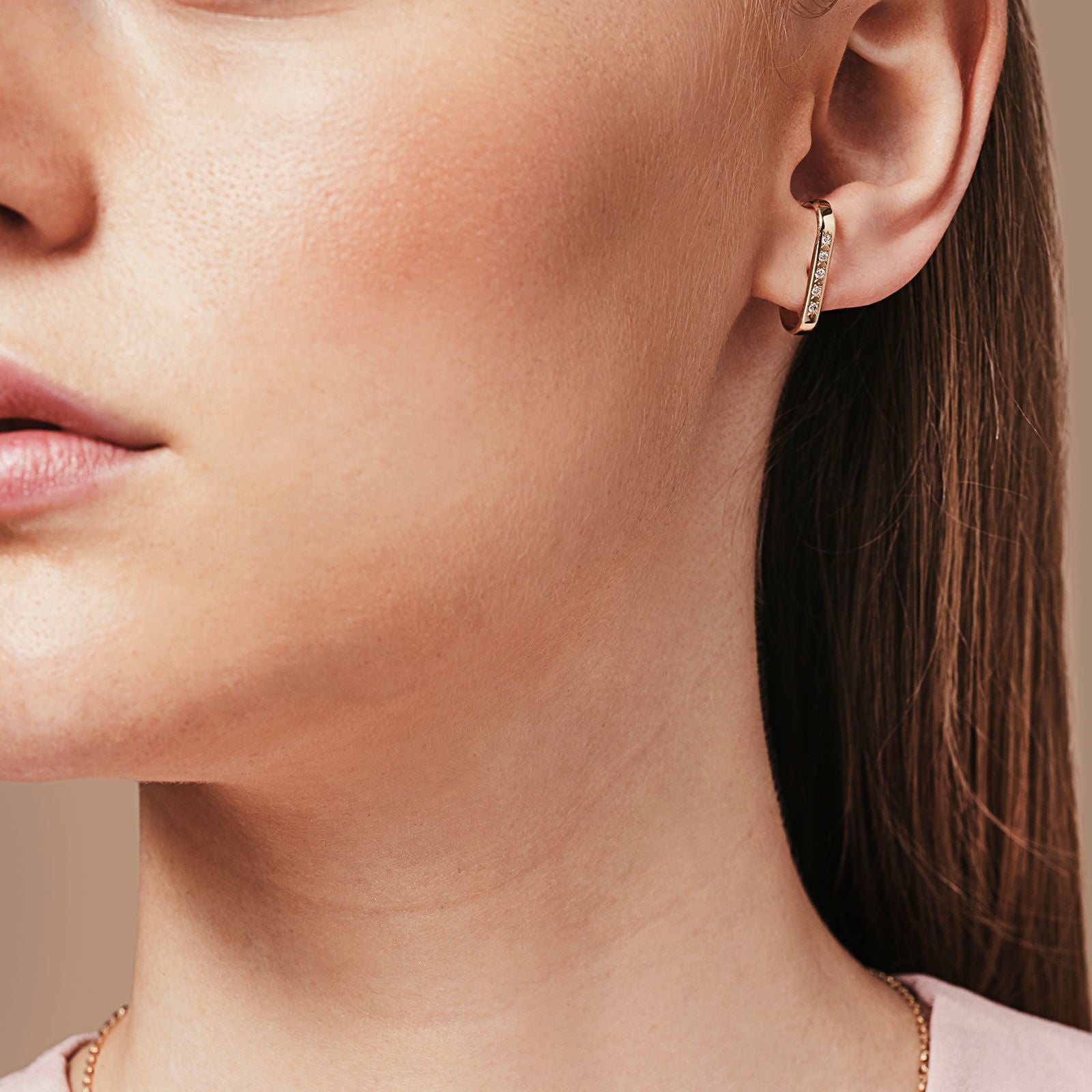 עגילי יהלום חובקים מזהב ורוד 14 קראט - היי-פייב עגילי יהלום חובקים מזהב ורוד 14 קראט - היי-פייב