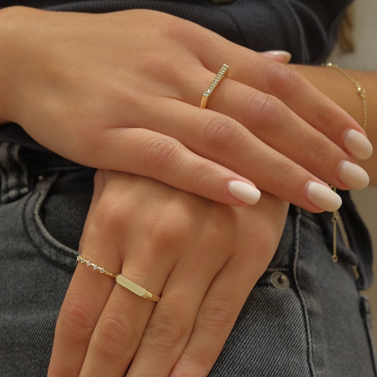 טבעת מזהב צהוב 14 קראט - פס זירקונים טבעת מזהב צהוב 14 קראט - פס זירקונים