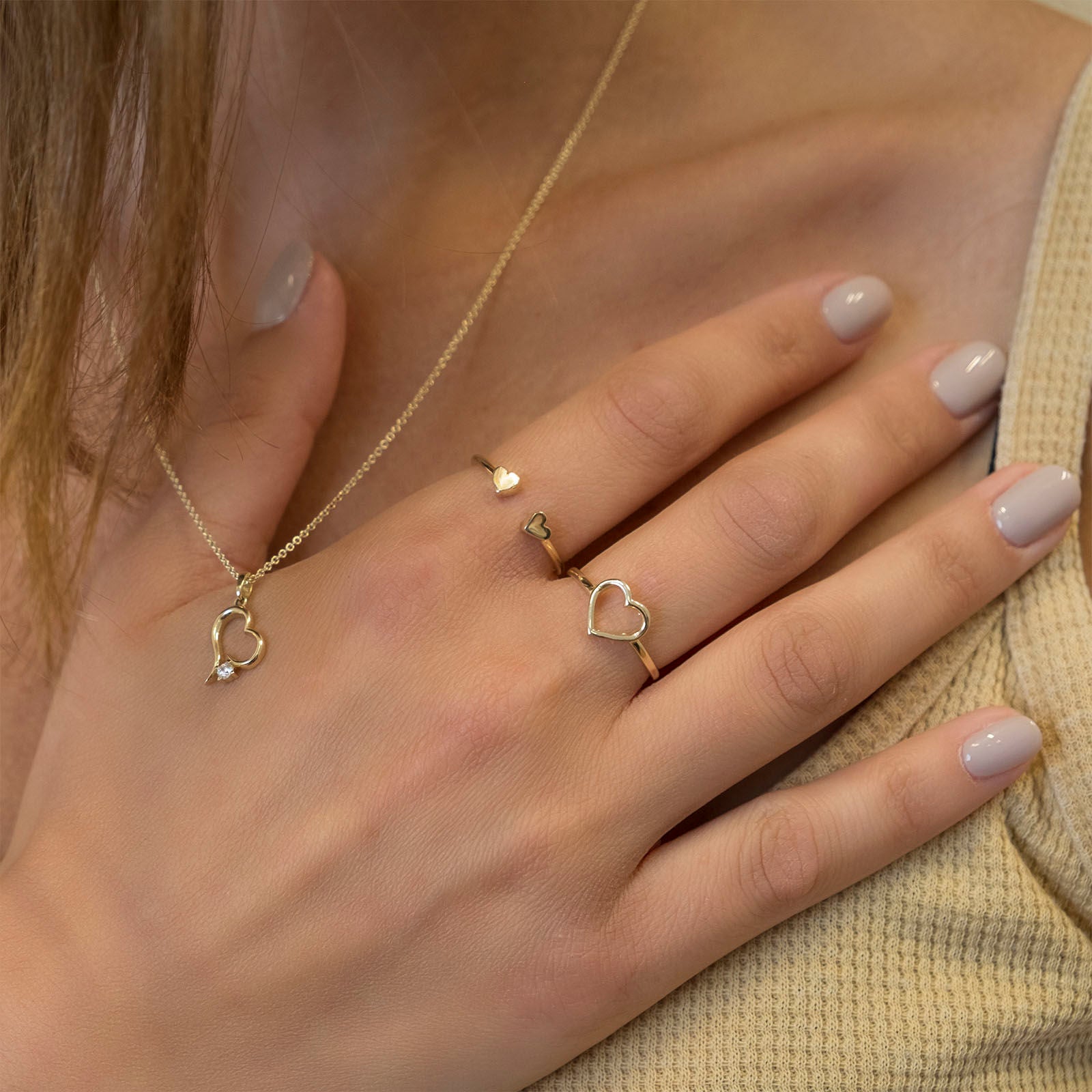 טבעת פתוחה מזהב צהוב 14 קראט - שני לבבות טבעת פתוחה מזהב צהוב 14 קראט - שני לבבות