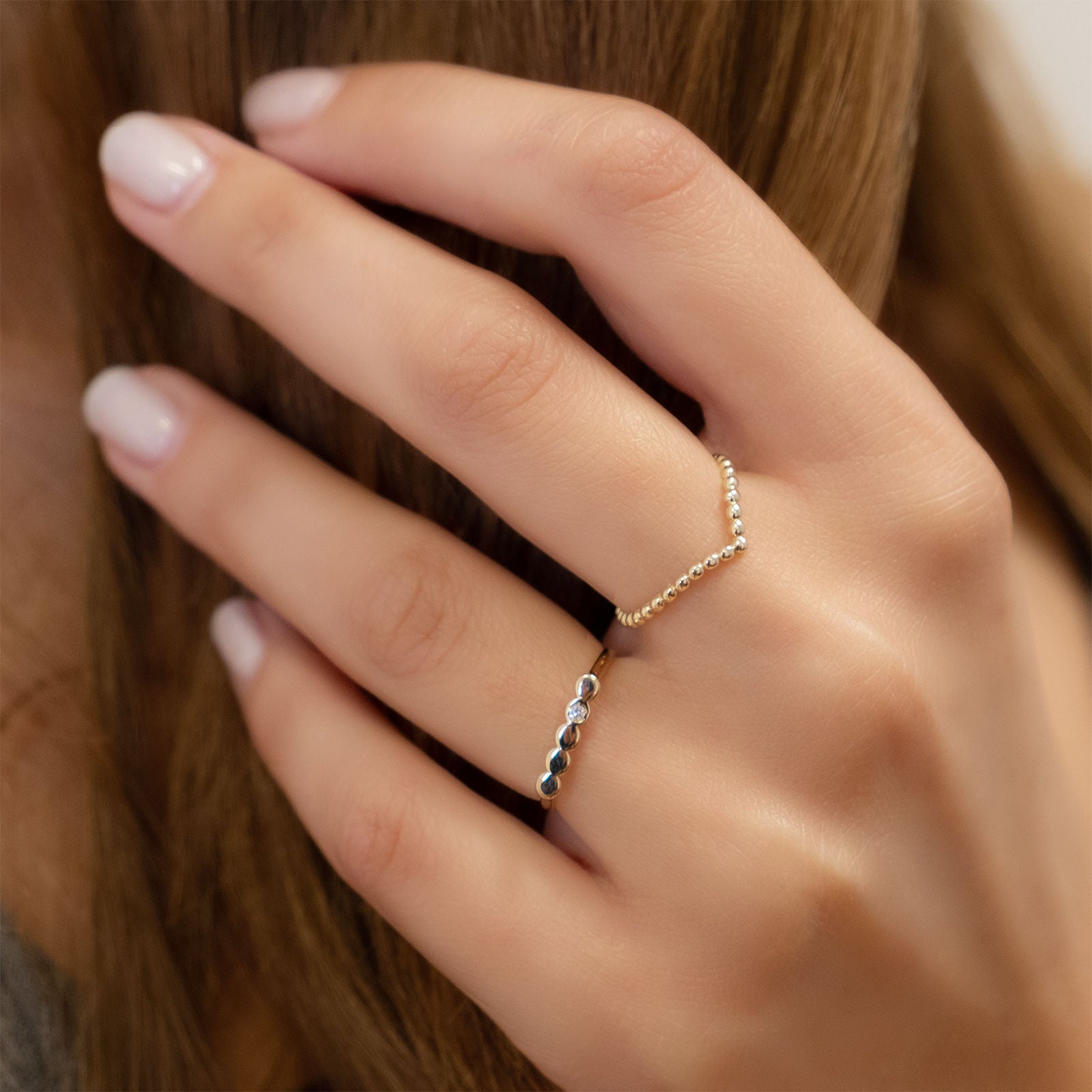 טבעת מזהב צהוב 14 קראט - וי כדורים טבעת מזהב צהוב 14 קראט - וי כדורים
