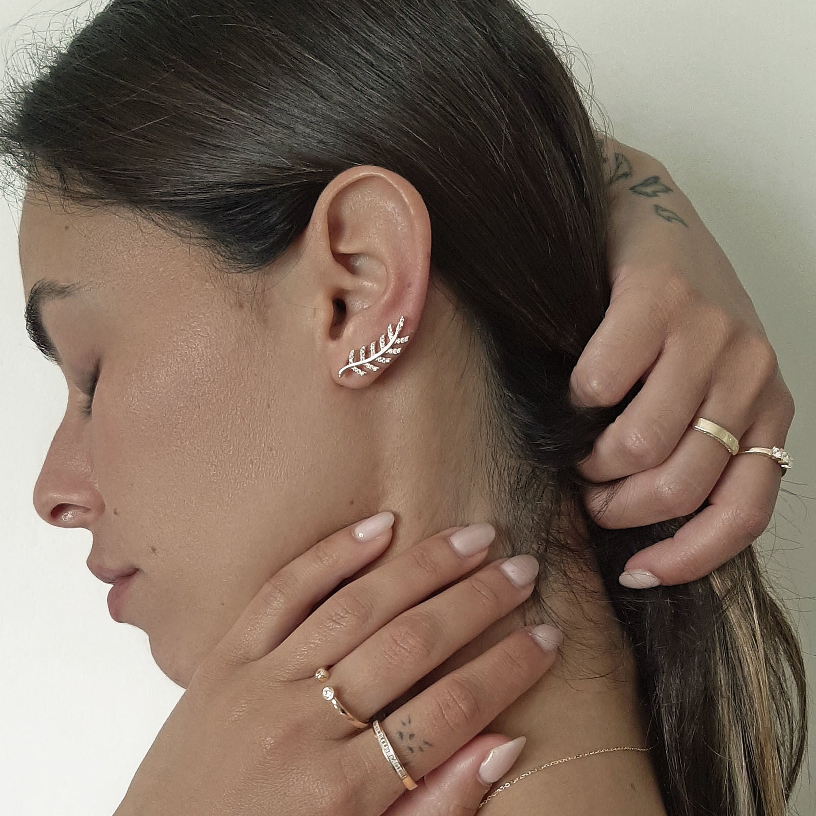 עגילים מטפסים מזהב צהוב  14 קראט - איב עגילים מטפסים מזהב צהוב  14 קראט - איב