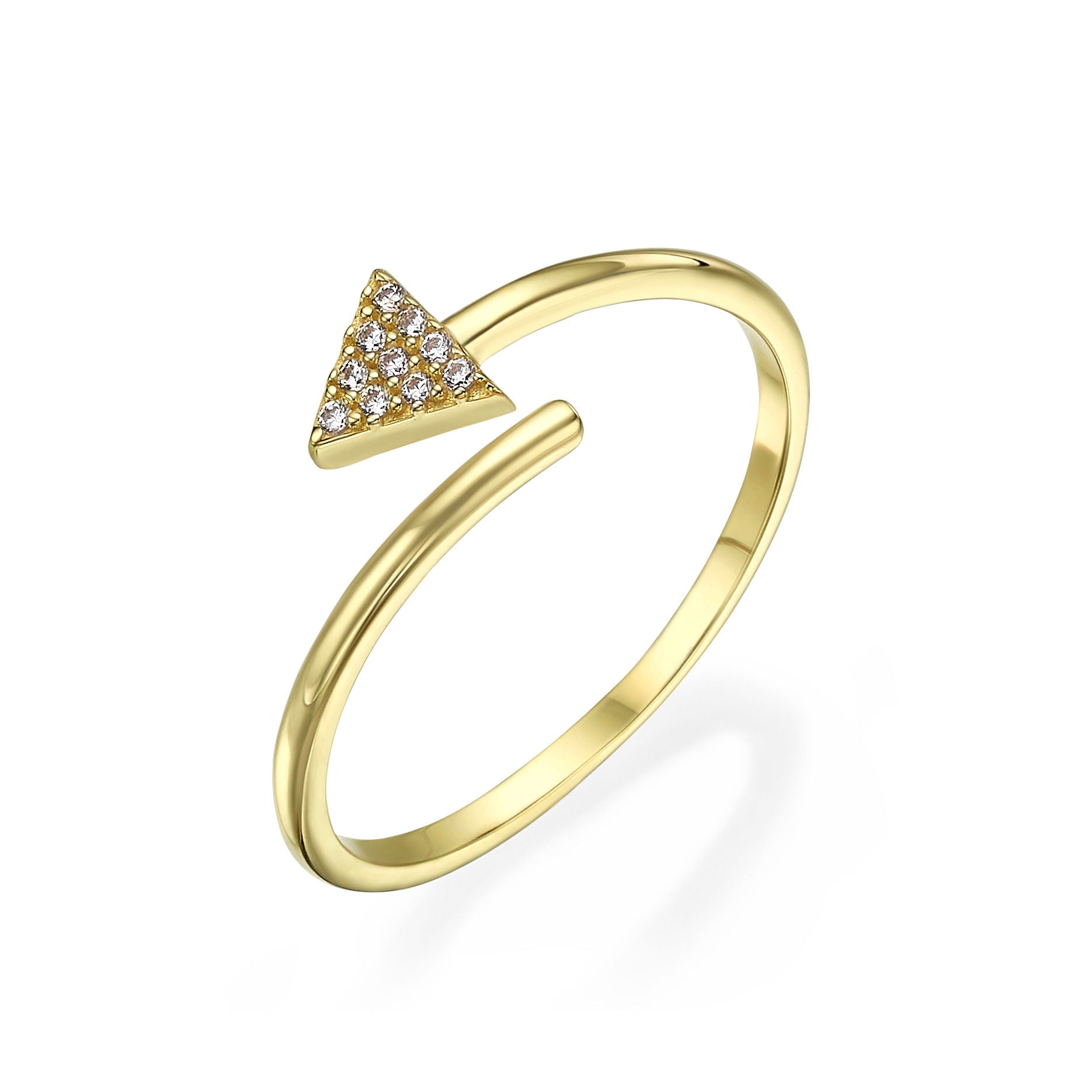 טבעת פתוחה מזהב צהוב 14 קראט - חץ מנצנץ טבעת פתוחה מזהב צהוב 14 קראט - חץ מנצנץ