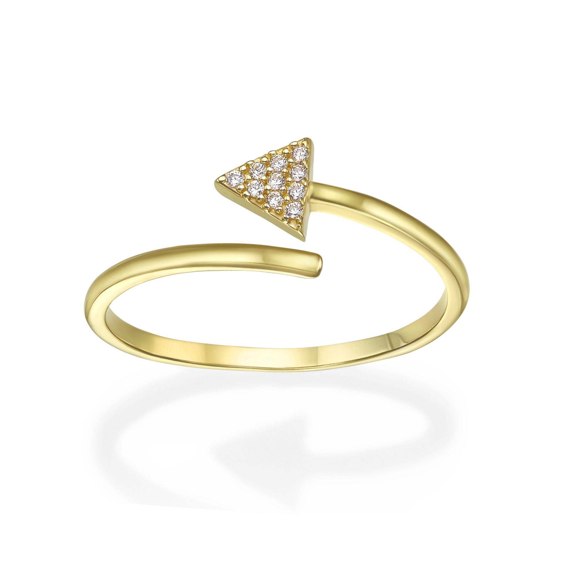 טבעת פתוחה מזהב צהוב 14 קראט - חץ מנצנץ טבעת פתוחה מזהב צהוב 14 קראט - חץ מנצנץ