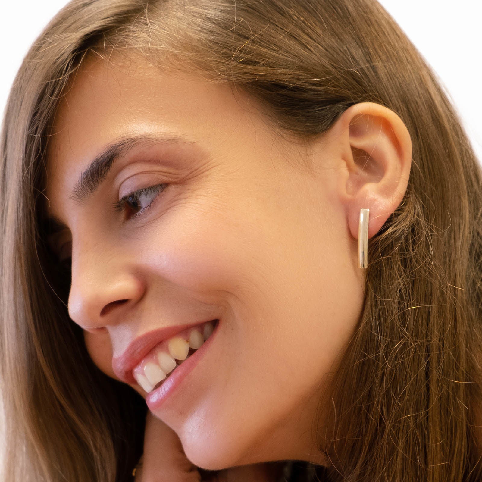 עגילים צמודים מזהב צהוב 14 קראט - תיאה ארוך עגילים צמודים מזהב צהוב 14 קראט - תיאה ארוך