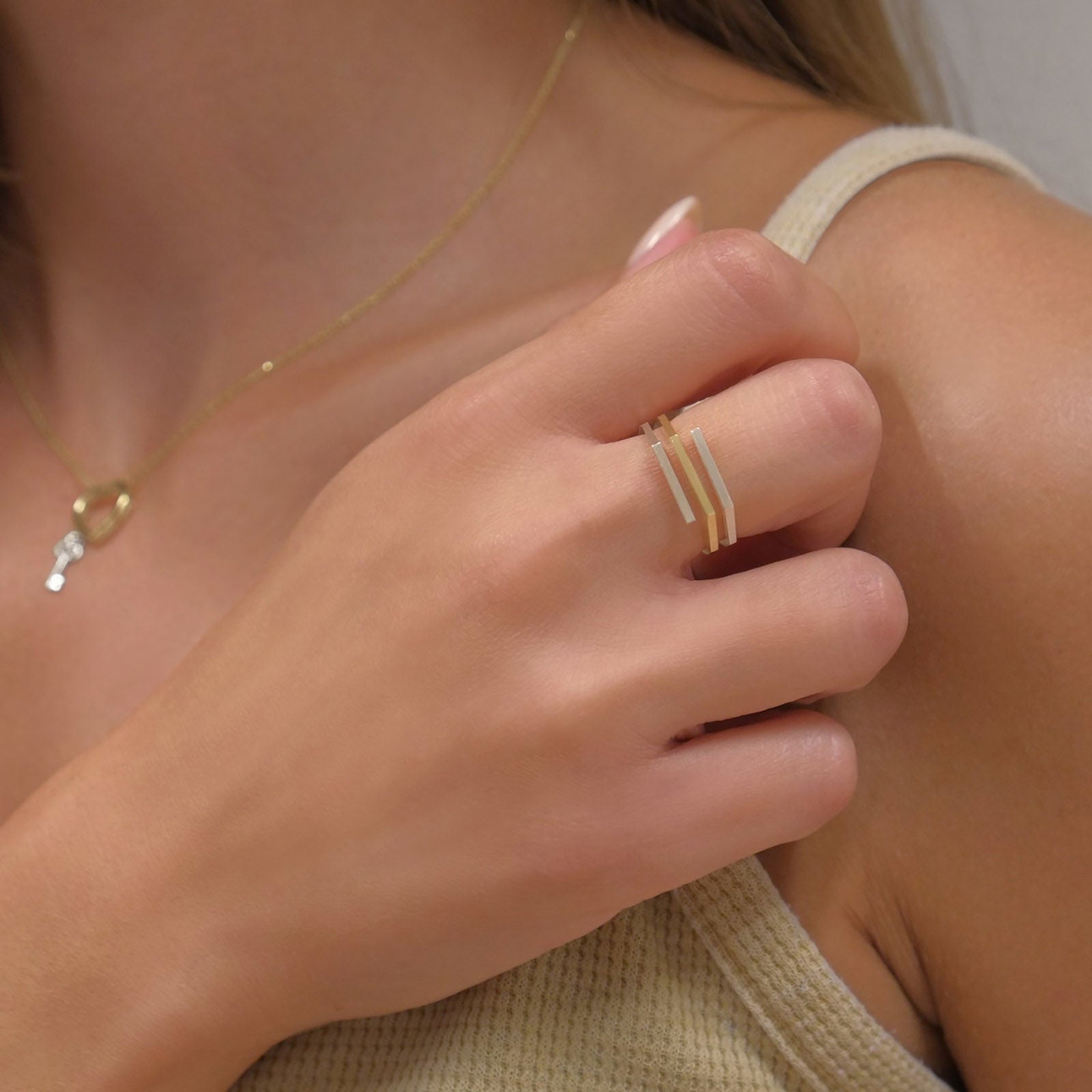 טבעת מזהב צהוב ולבן 14 קראט - אלין טבעת מזהב צהוב ולבן 14 קראט - אלין