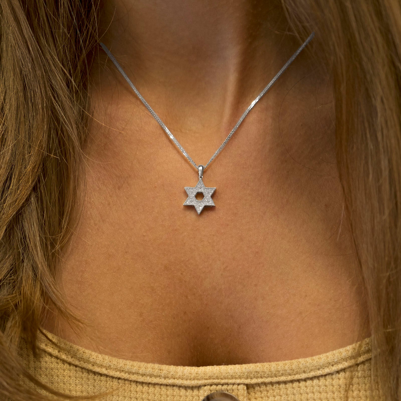 תליון מזהב לבן 14 קראט - מגן דוד מנצנץ תליון מזהב לבן 14 קראט - מגן דוד מנצנץ