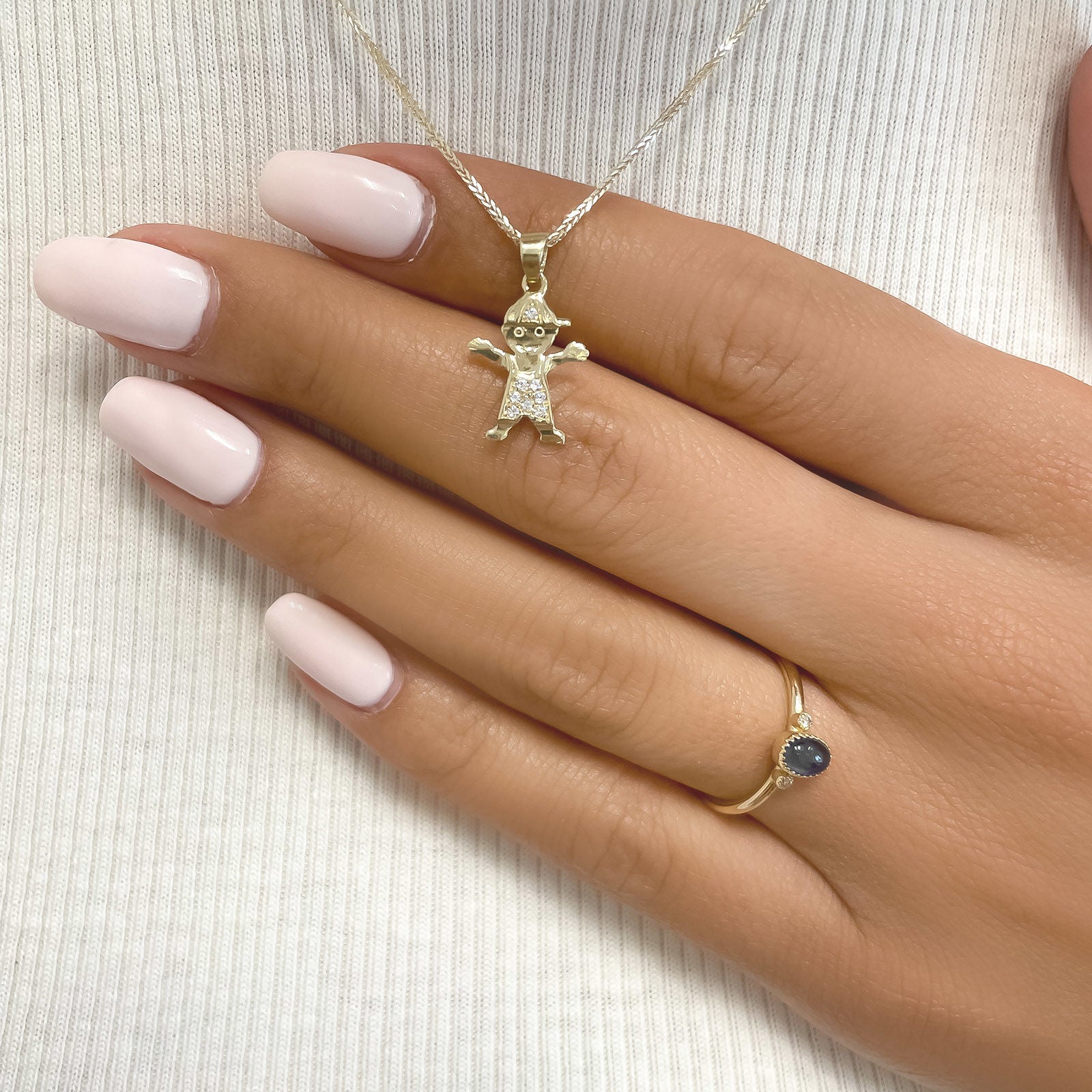 תליון מזהב צהוב 14 קראט -ילד מתוק תליון מזהב צהוב 14 קראט -ילד מתוק