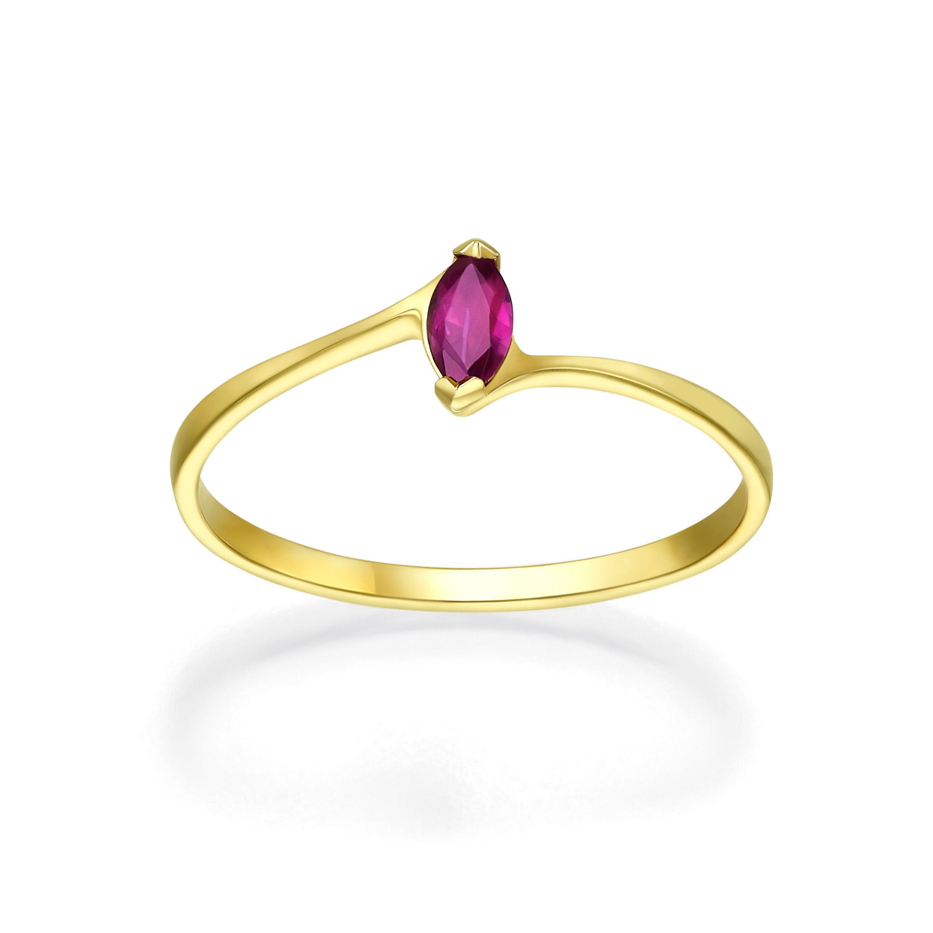 טבעת רובי מזהב צהוב 14 קראט  - פייטון טבעת רובי מזהב צהוב 14 קראט  - פייטון