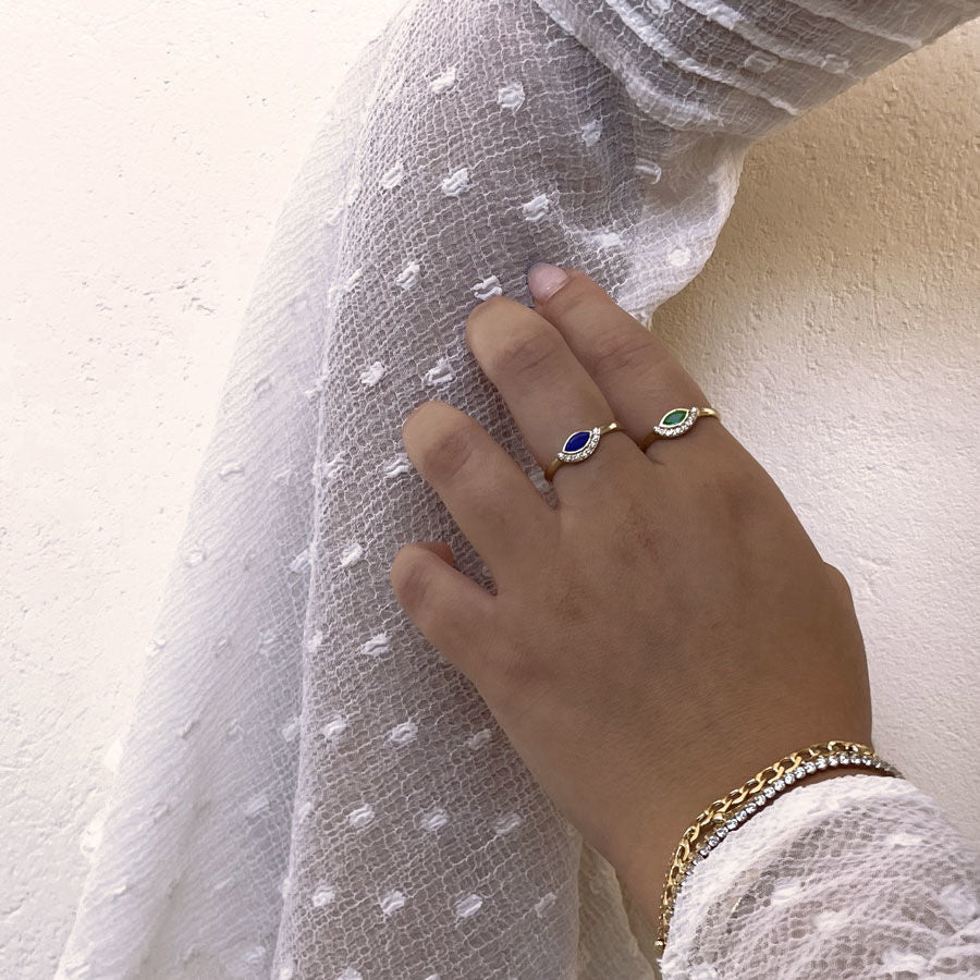 טבעת יהלומים ואבן חן אמרלד מזהב צהוב 14 קראט - מואנה טבעת יהלומים ואבן חן אמרלד מזהב צהוב 14 קראט - מואנה