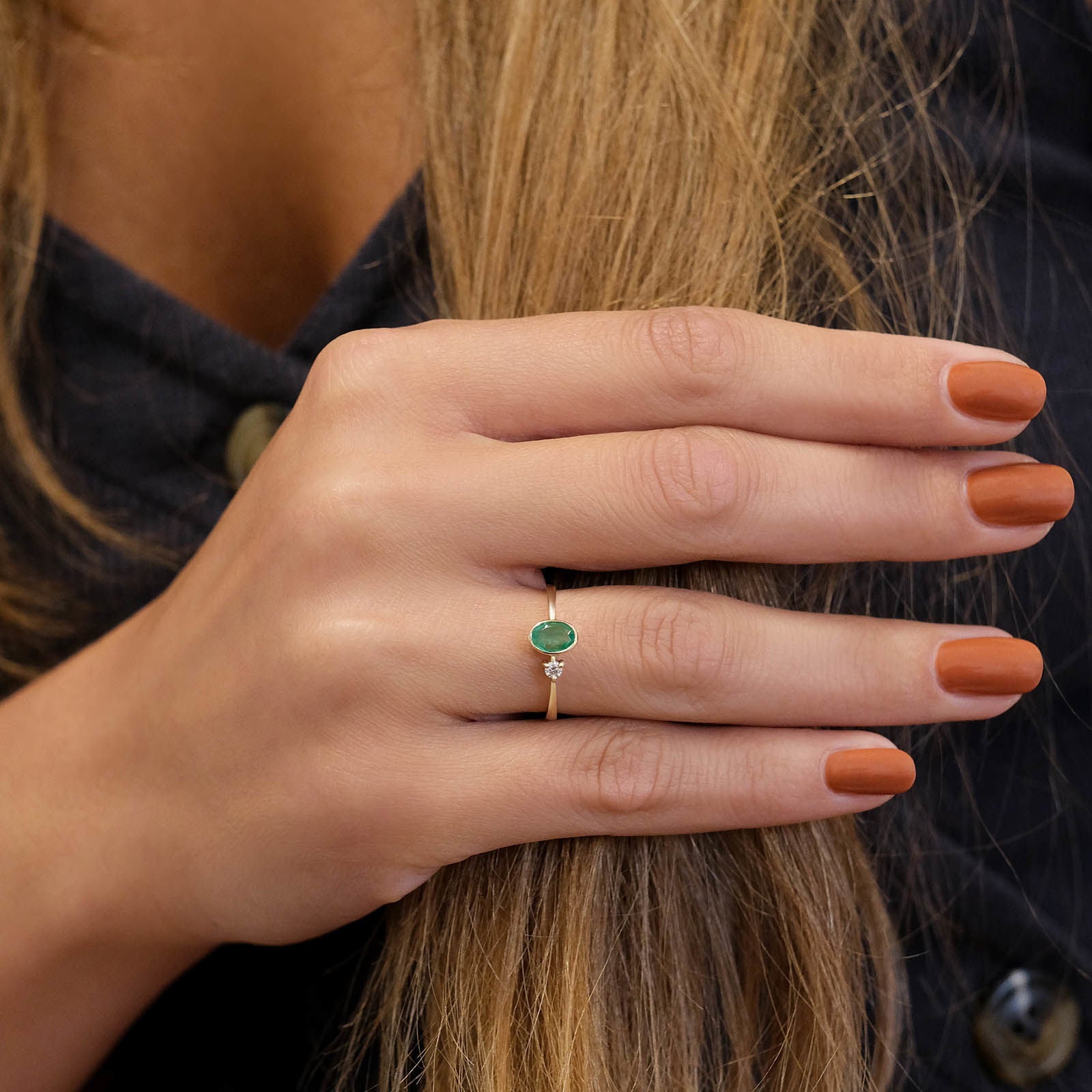 טבעת יהלום ואבן חן אמרלד מזהב צהוב 14 קראט - אייבי טבעת יהלום ואבן חן אמרלד מזהב צהוב 14 קראט - אייבי