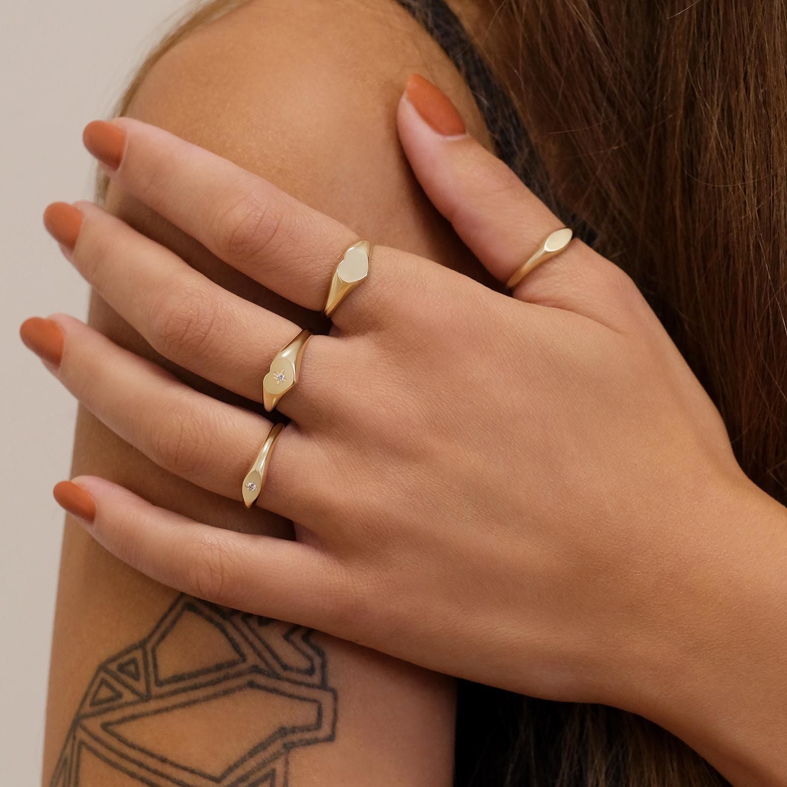 טבעת מזהב צהוב 14 קראט - חותם לב טבעת מזהב צהוב 14 קראט - חותם לב