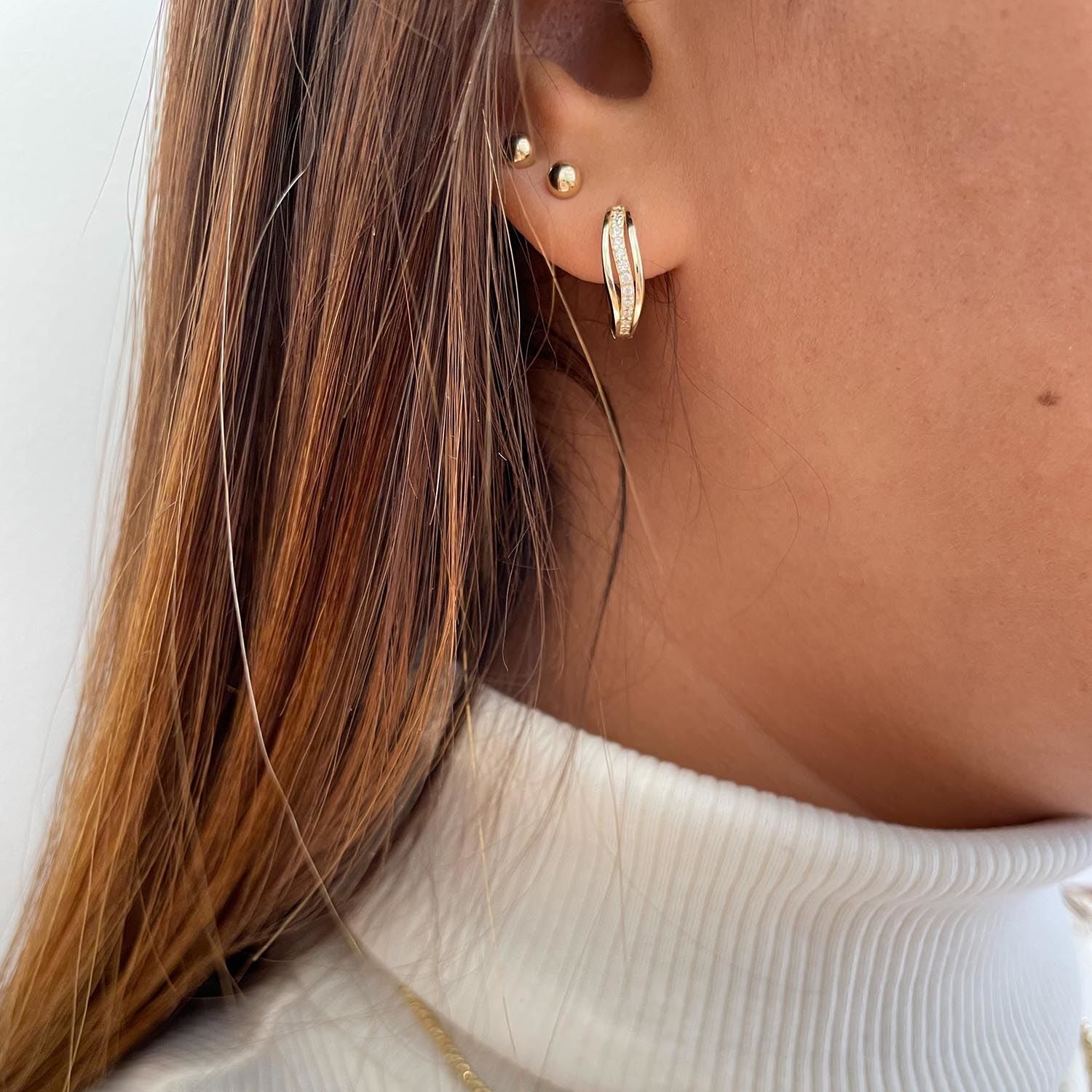 עגילי חישוק מזהב צהוב 14 קראט - ונוס עגילי חישוק מזהב צהוב 14 קראט - ונוס