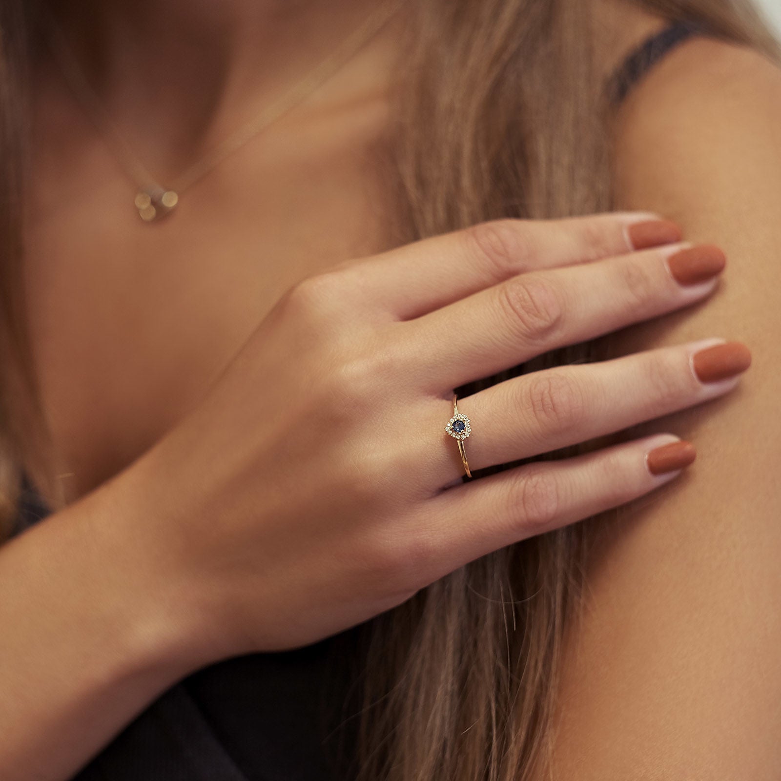 טבעת ספיר ויהלומים מזהב צהוב 14 קראט - לב רויאל טבעת ספיר ויהלומים מזהב צהוב 14 קראט - לב רויאל