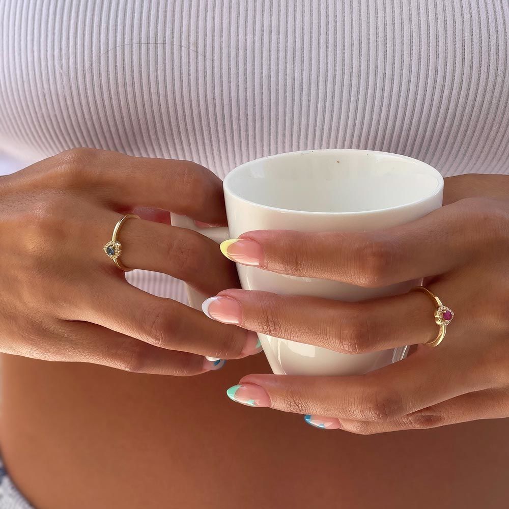 טבעת ספיר ויהלומים מזהב צהוב 14 קראט - לב רויאל טבעת ספיר ויהלומים מזהב צהוב 14 קראט - לב רויאל