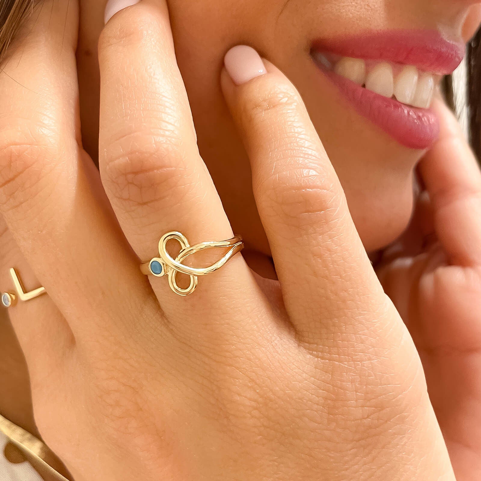 טבעת לנשים מזהב צהוב 14 קראט - גאיה כחולה טבעת לנשים מזהב צהוב 14 קראט - גאיה כחולה