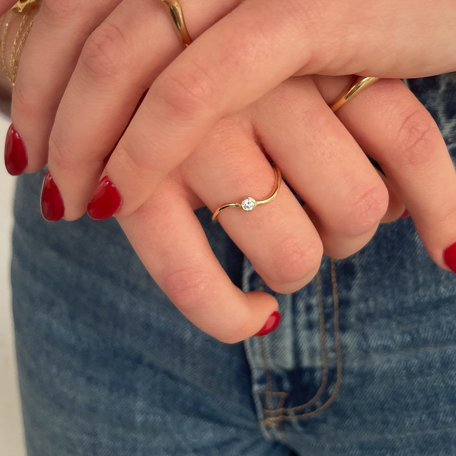 טבעת לנשים מזהב צהוב 14 קראט - גל זירקון טבעת לנשים מזהב צהוב 14 קראט - גל זירקון