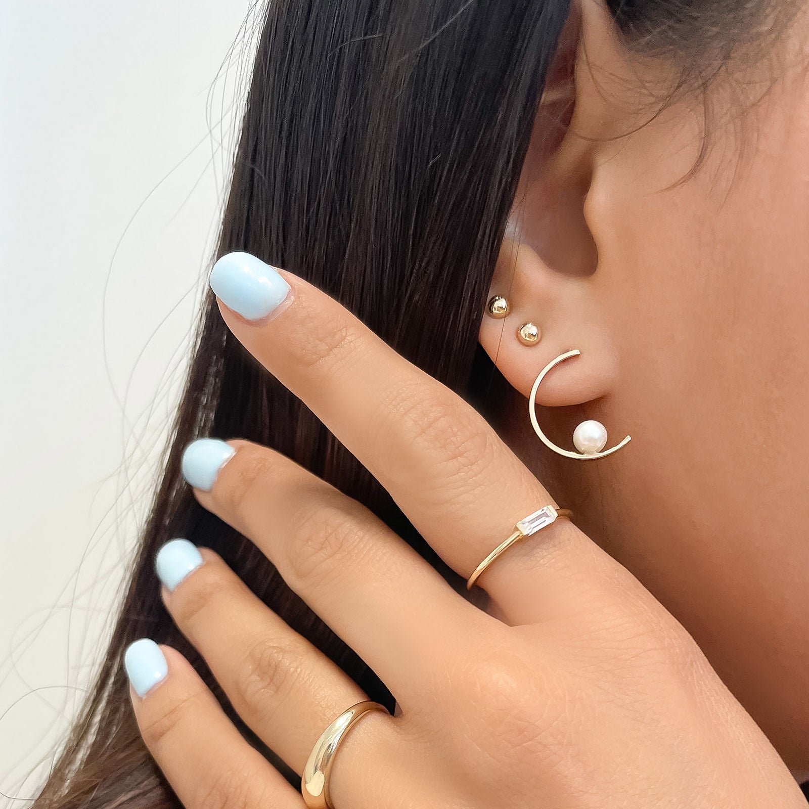 עגילים צמודים מזהב צהוב 14 קראט - פרל עגילים צמודים מזהב צהוב 14 קראט - פרל